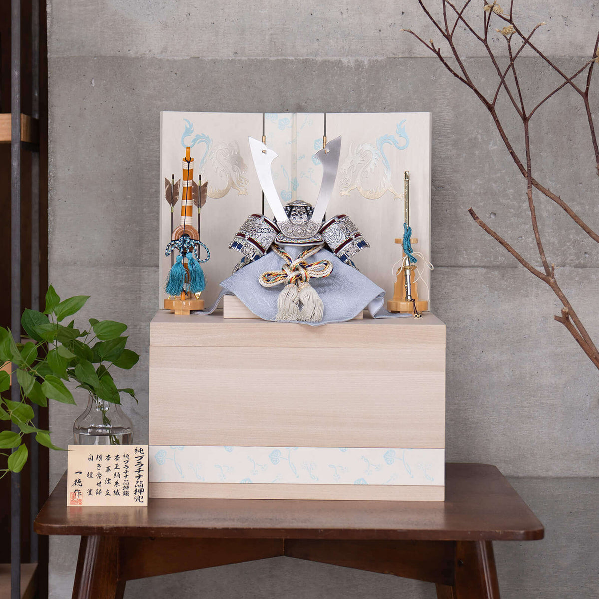 五月人形 葵収納飾り 白 ブルー 8号 一徳作 プラチナ