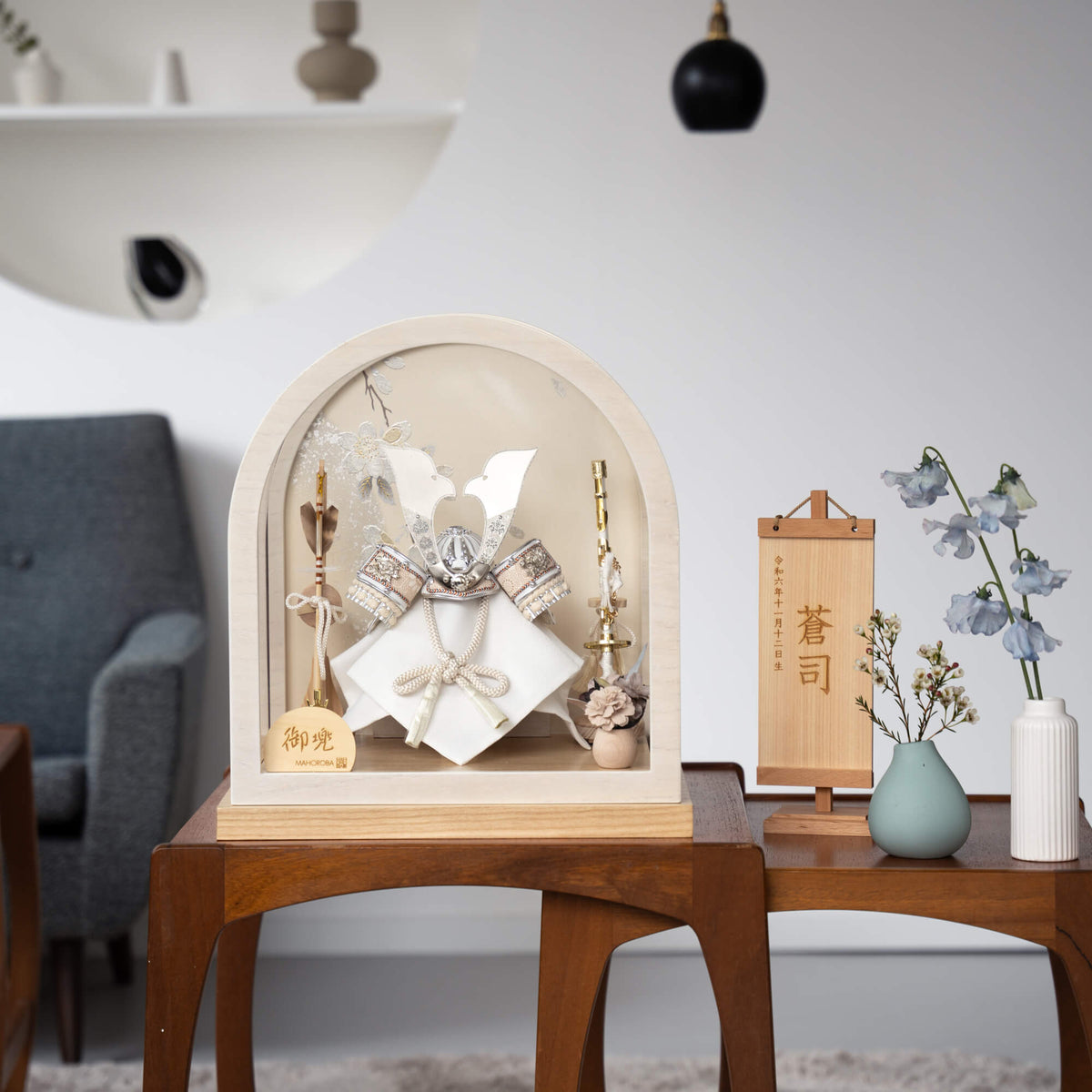 五月人形 ロマネ 5号 兜ケース 白 清秀作 牡丹