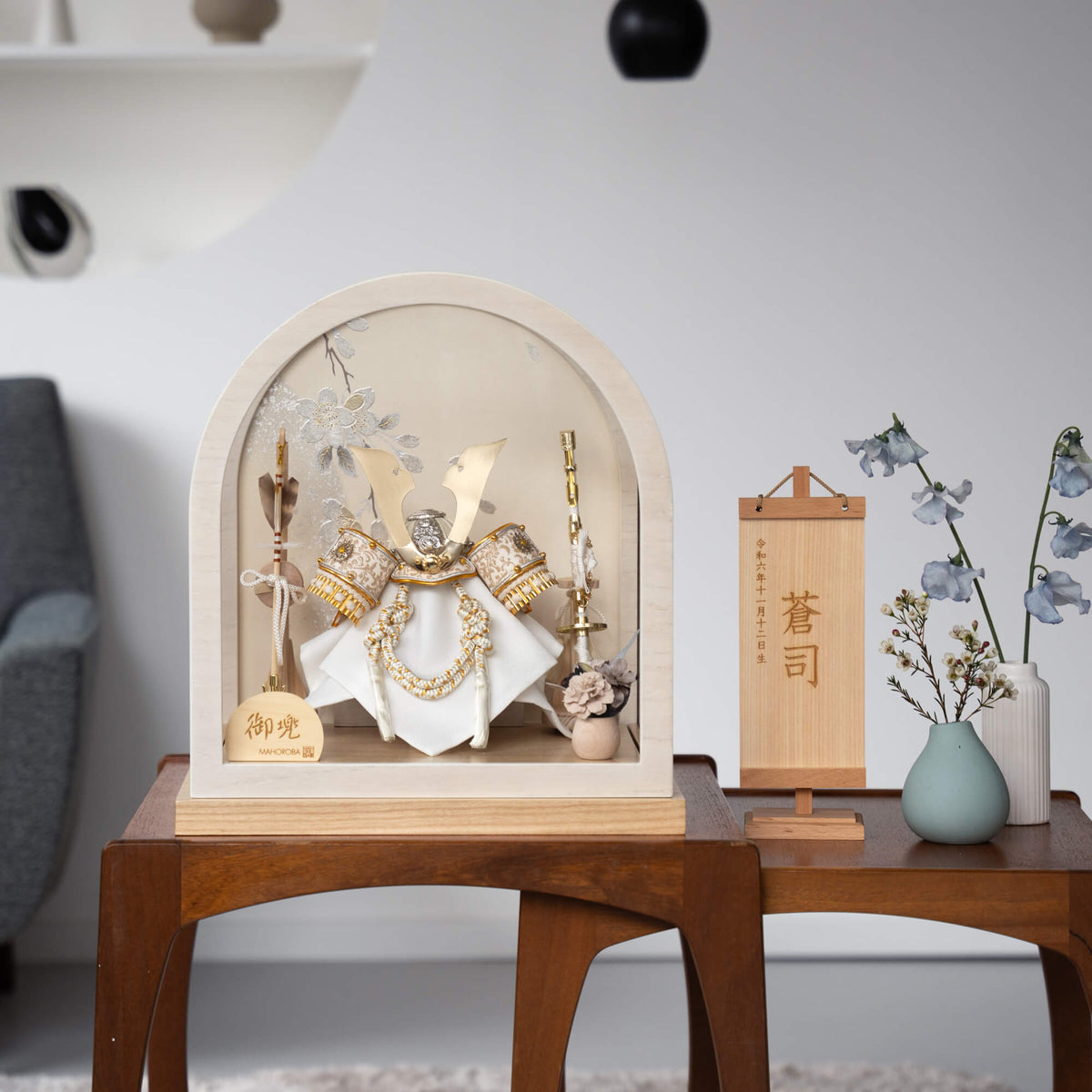 五月人形 ロマネ 7号 兜ケース 白 清秀作 プラチナ