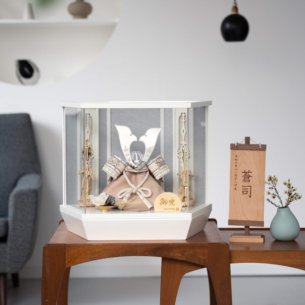 五月人形 エミール 5号 兜ケース 白 清秀作 牡丹