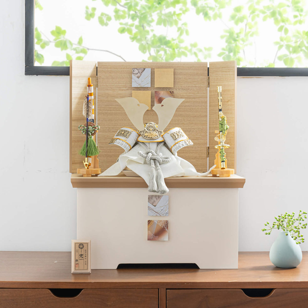 五月人形 綾野収納飾り ナチュラル 白 8号 桜シルバー