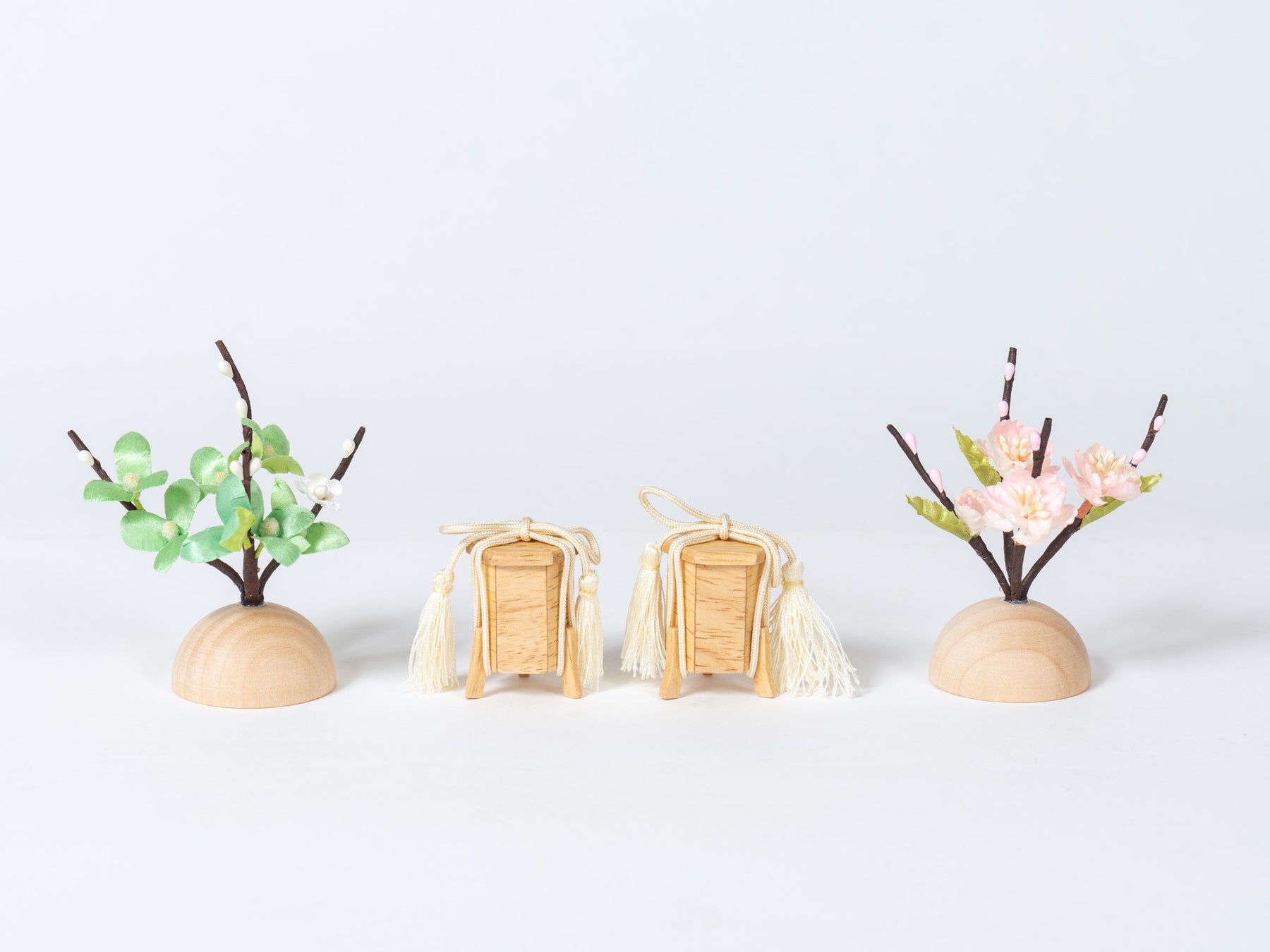 雛人形 瑠花平飾り 一秀 水色