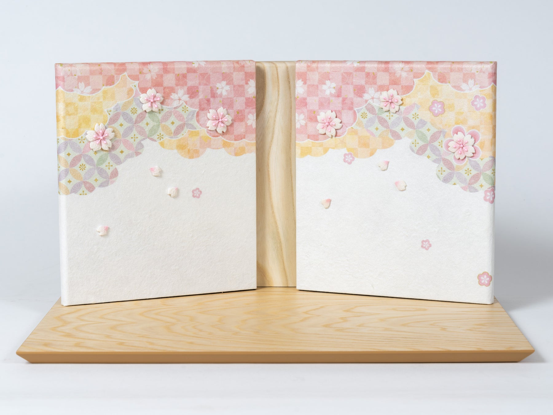 雛人形 瑠花平飾り 一秀 ゴールド