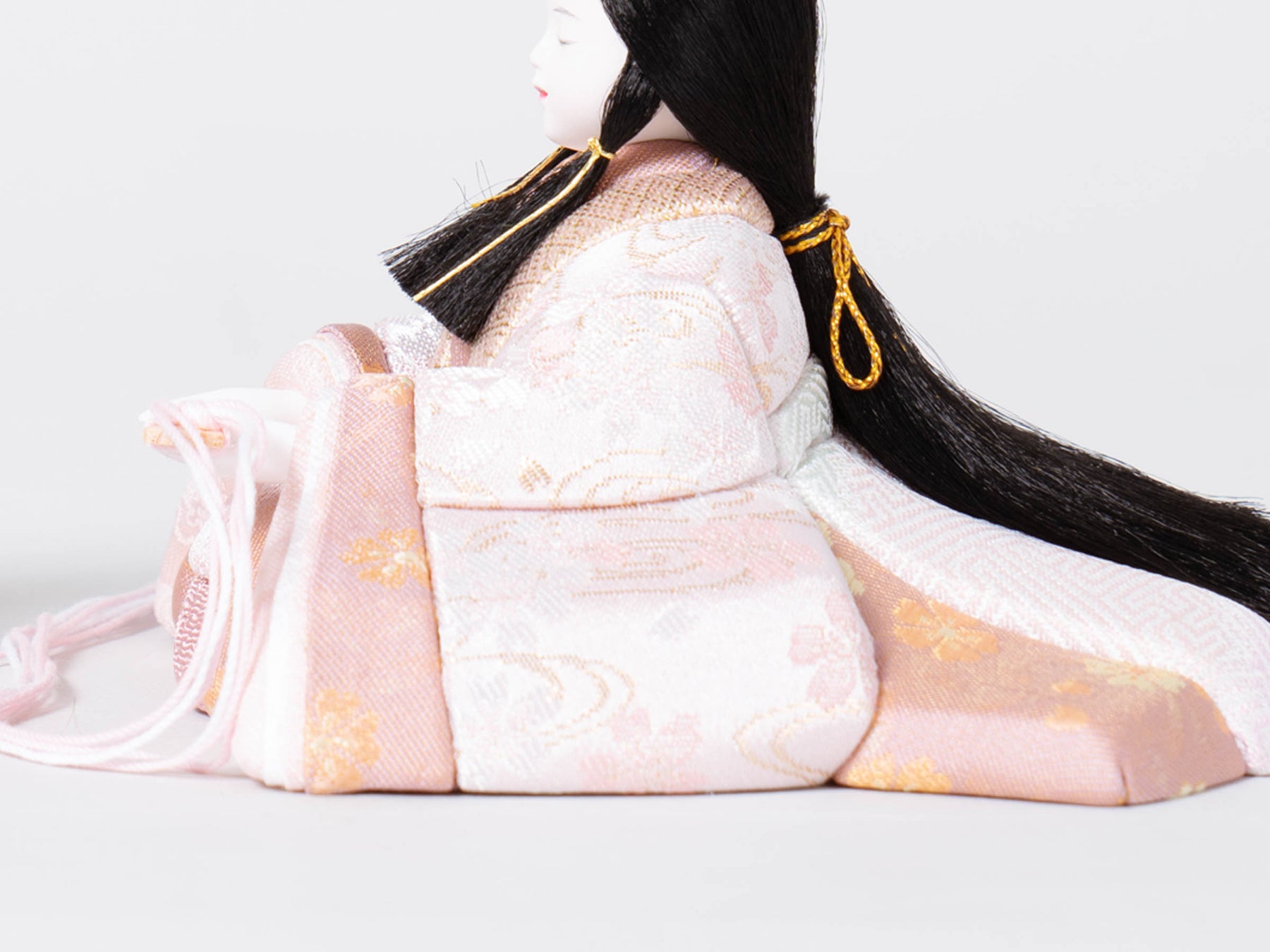 雛人形 瑠花平飾り 一秀 ゴールド