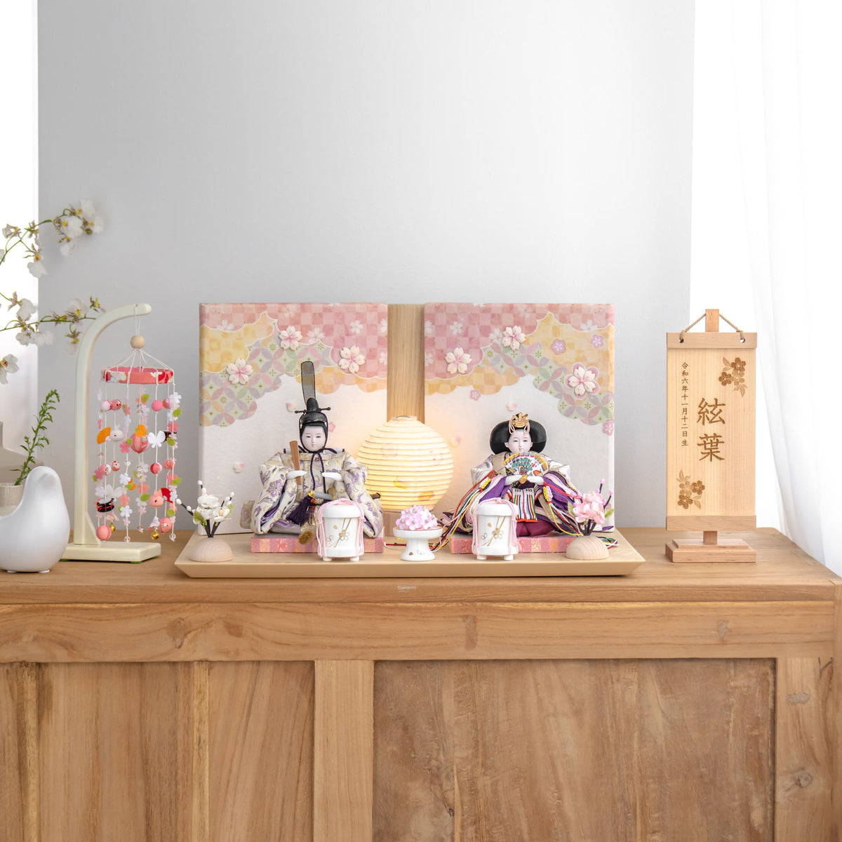 雛人形 瑠花平飾り 吉徳大光 ベージュ