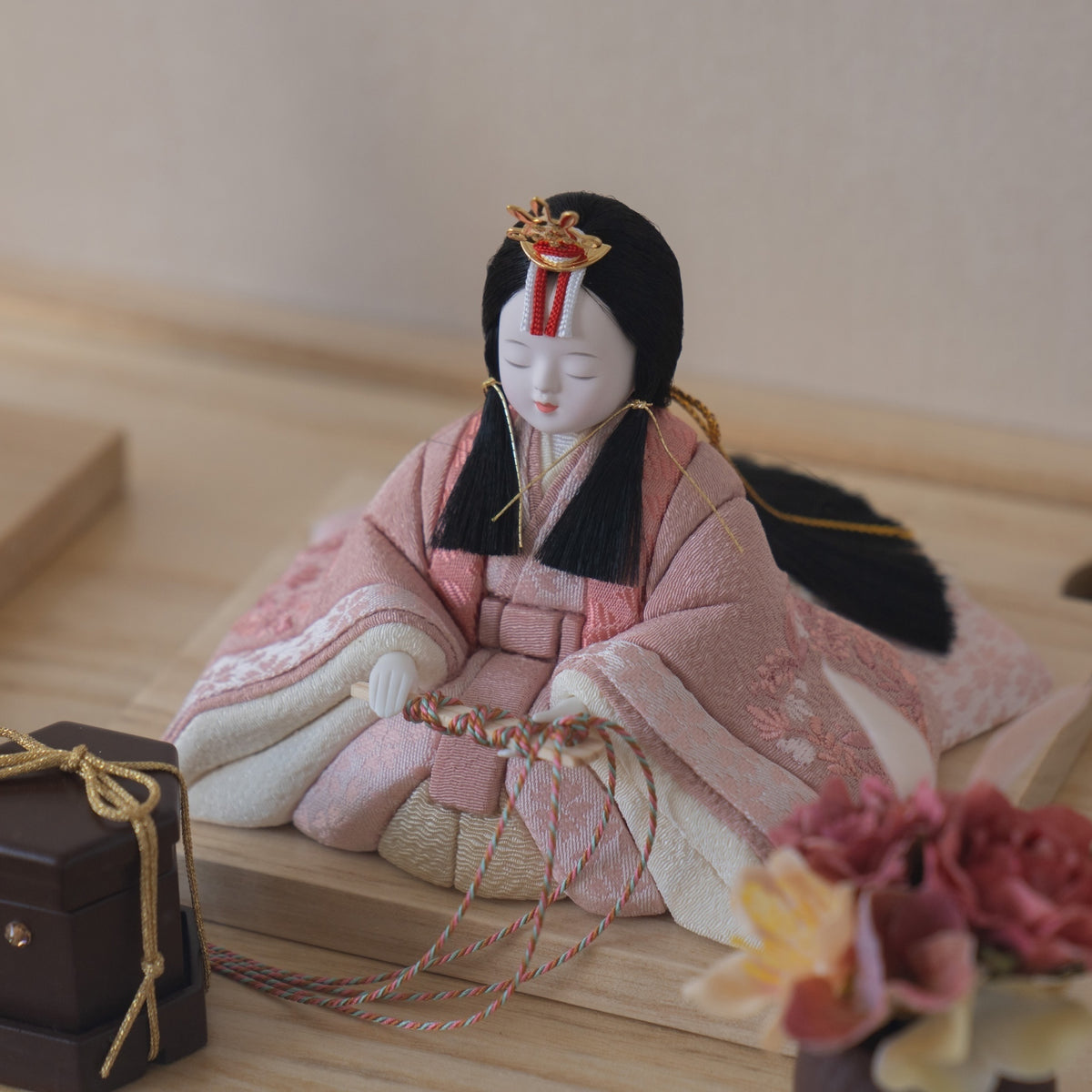 雛人形 清花 木目込み ケース飾り 白木ブラウン 一秀 121
