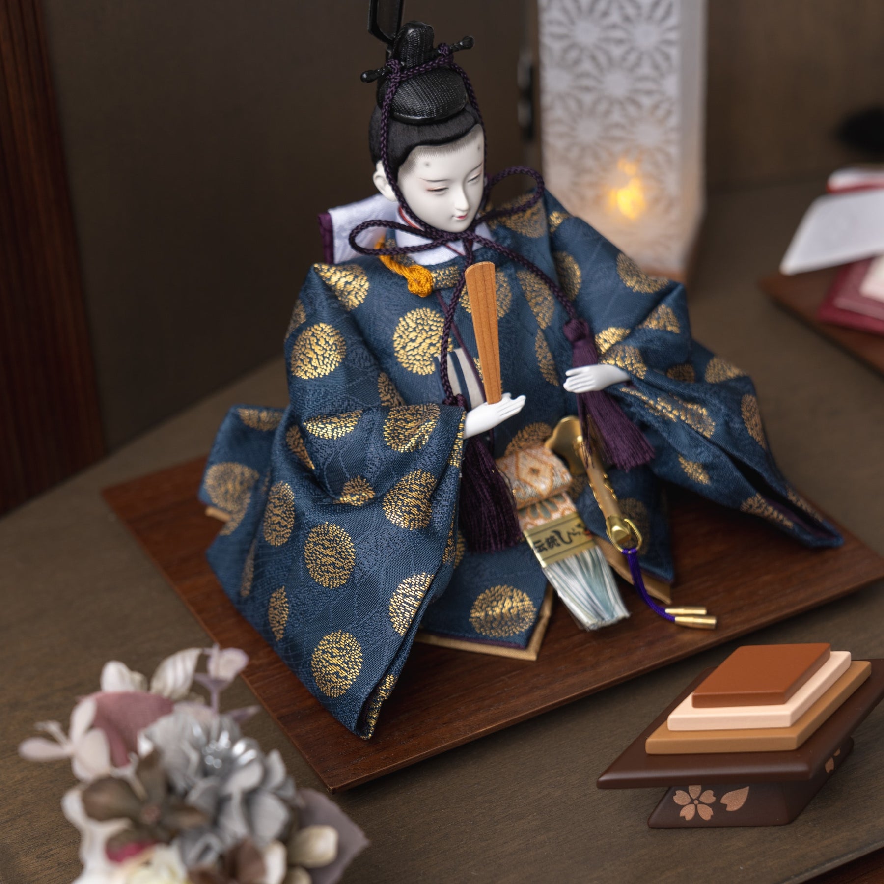 雛人形 凪彩収納飾り グレー 平安道翠 正絹有職文様
