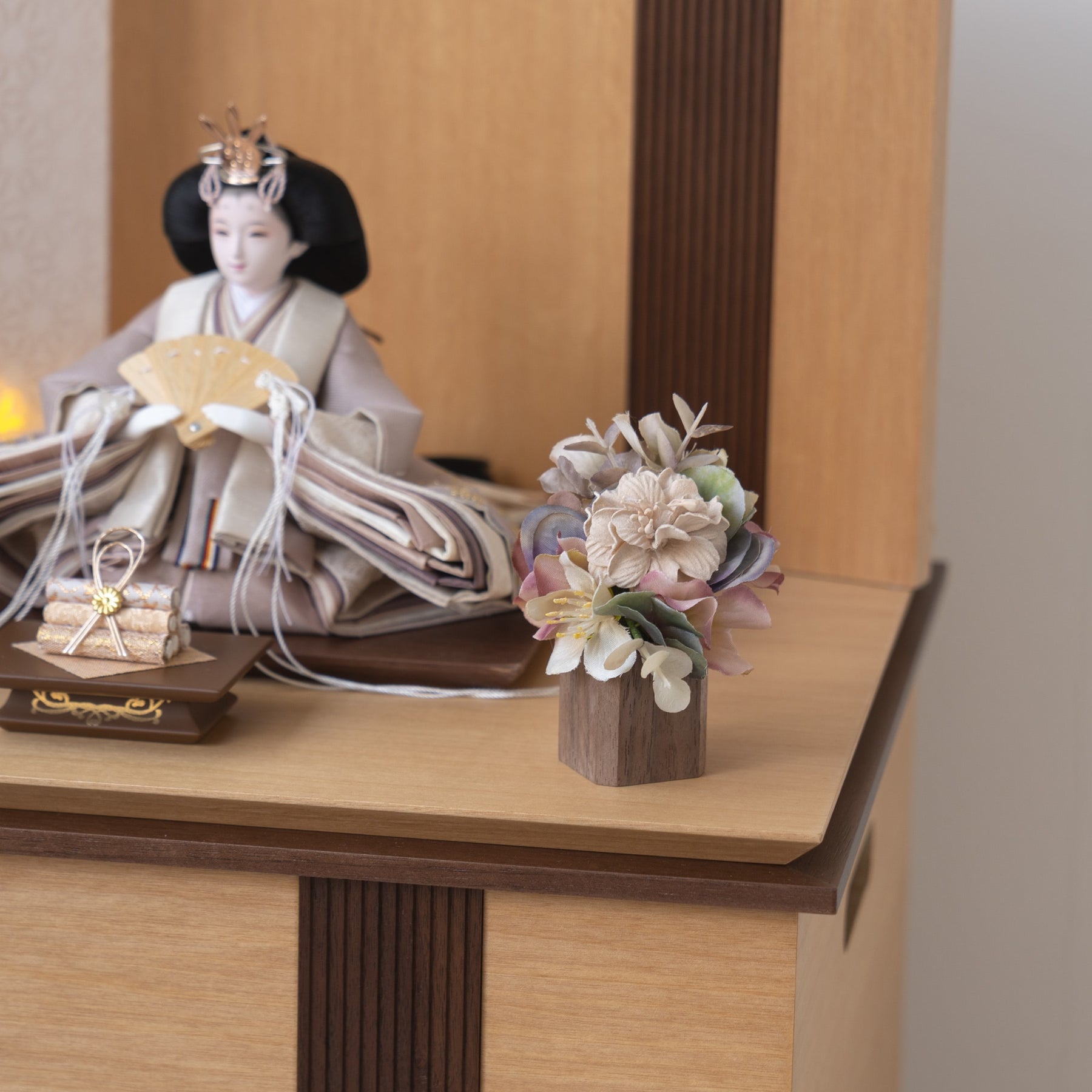 雛人形 凪彩収納飾り ナチュラル 平安道翠 ブラウン鶴花刺繍