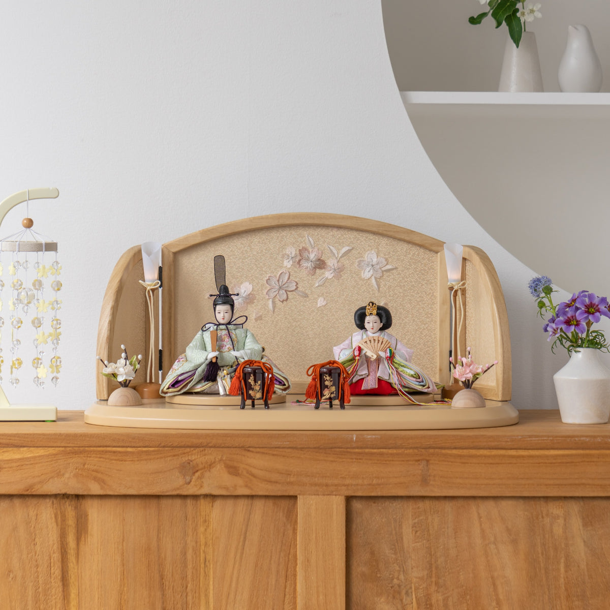 雛人形 ひなも平飾り 白木 吉藤 雪輪桜刺繍