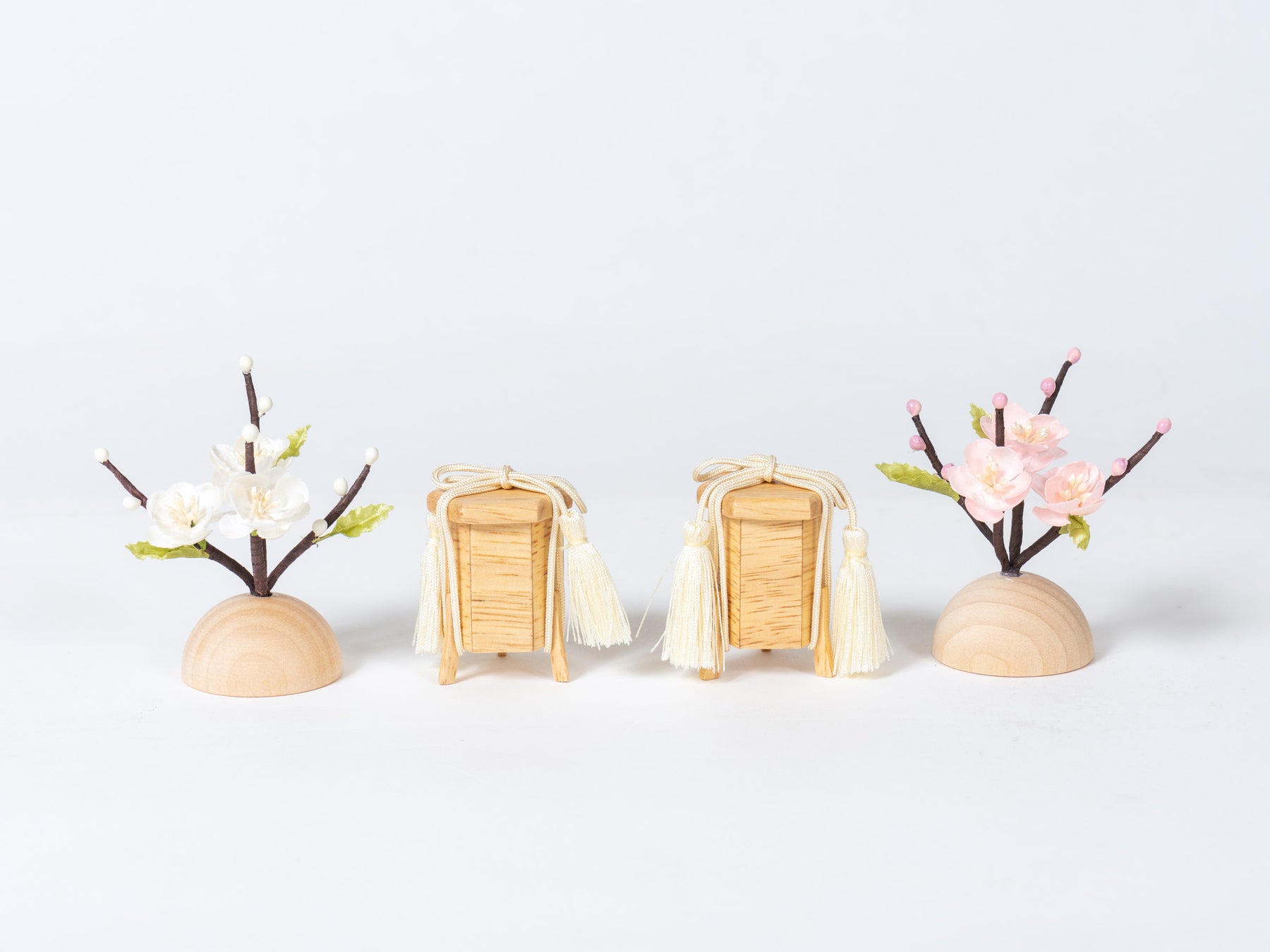 雛人形 胡白収納飾り 白 若菜色