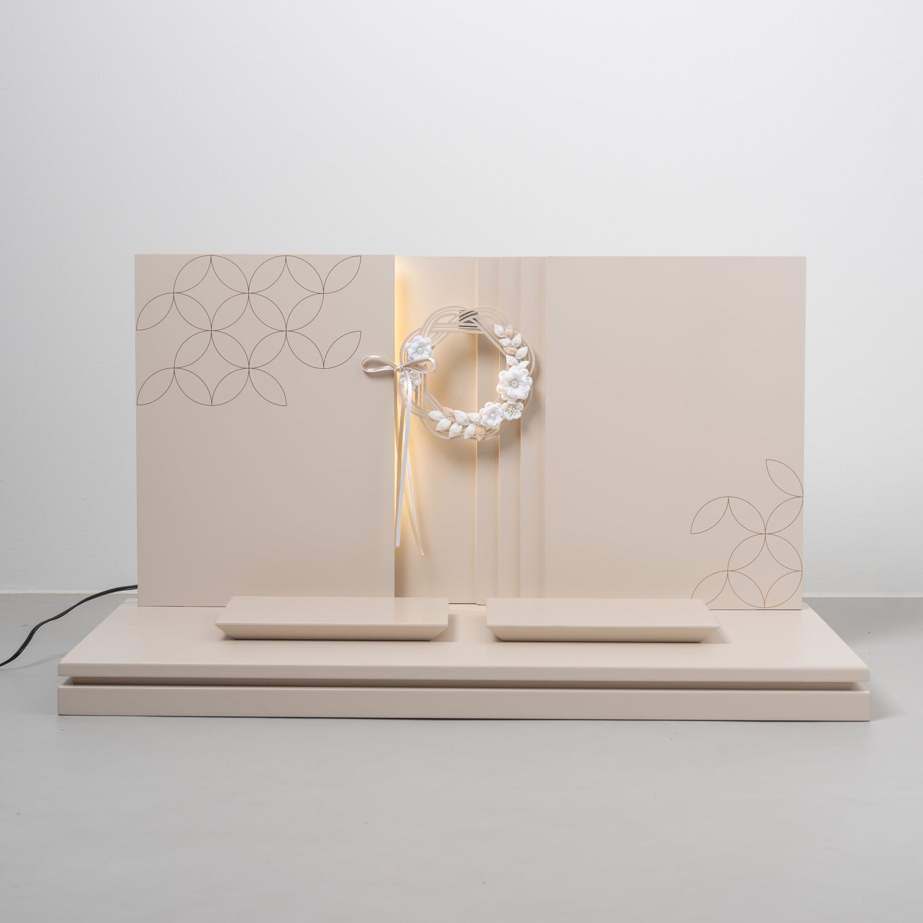 雛人形 光白平飾り 白 平安道翠 立湧桜刺繍