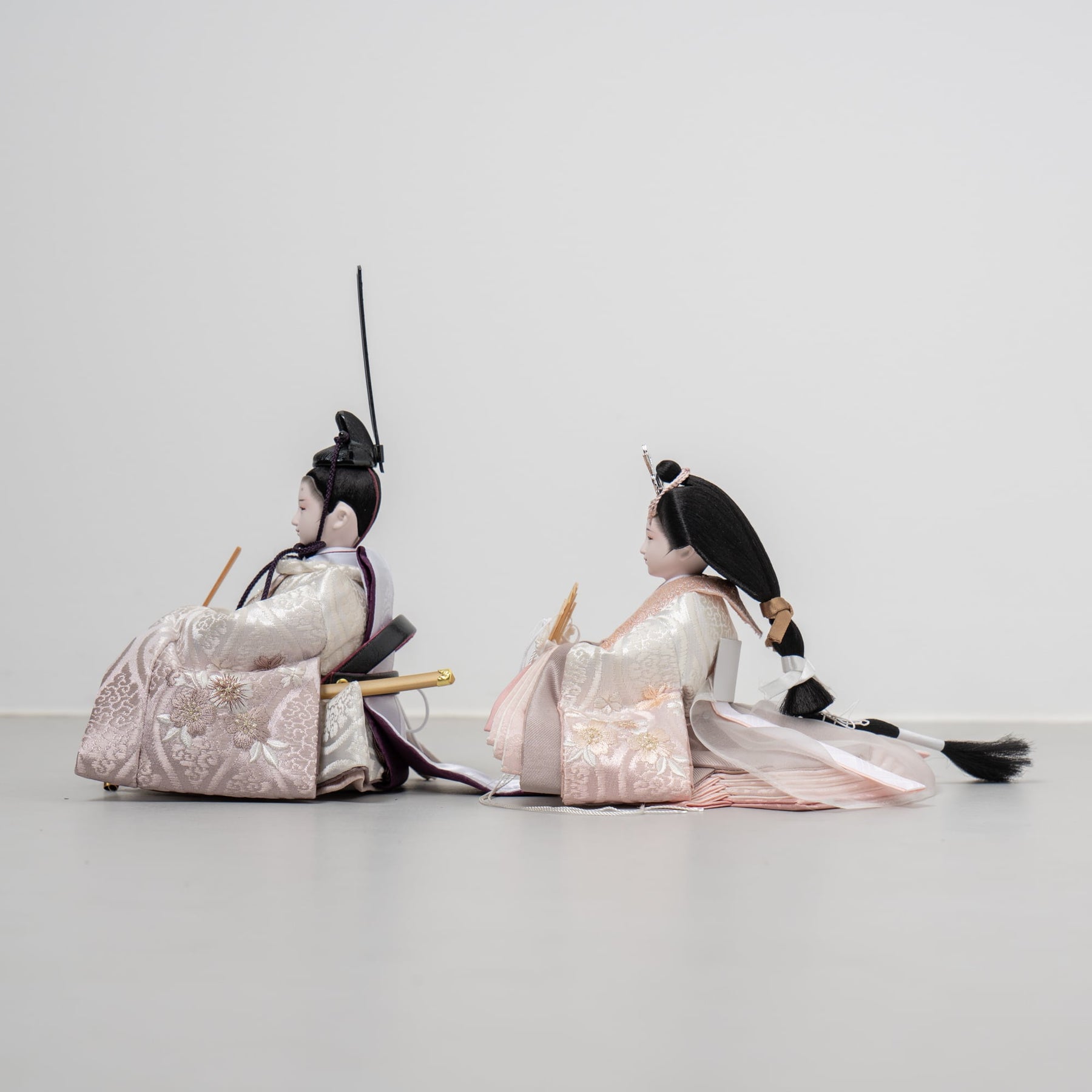 雛人形 光白平飾り 白 平安道翠 立湧桜刺繍