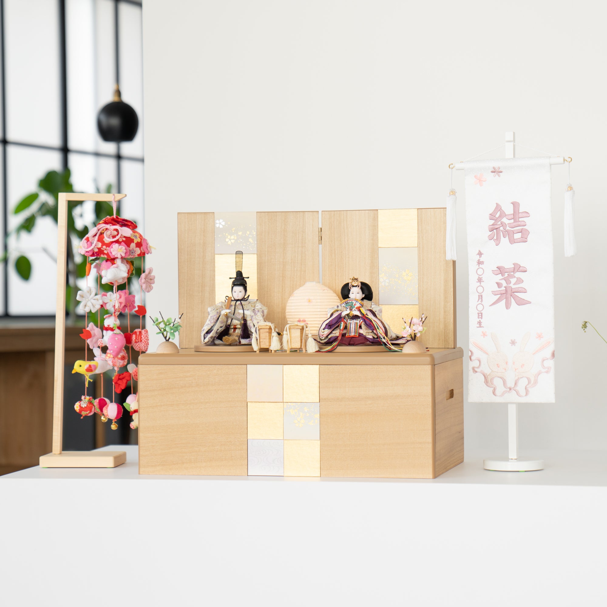 雛人形 凛収納飾り 薄茶 ベージュ