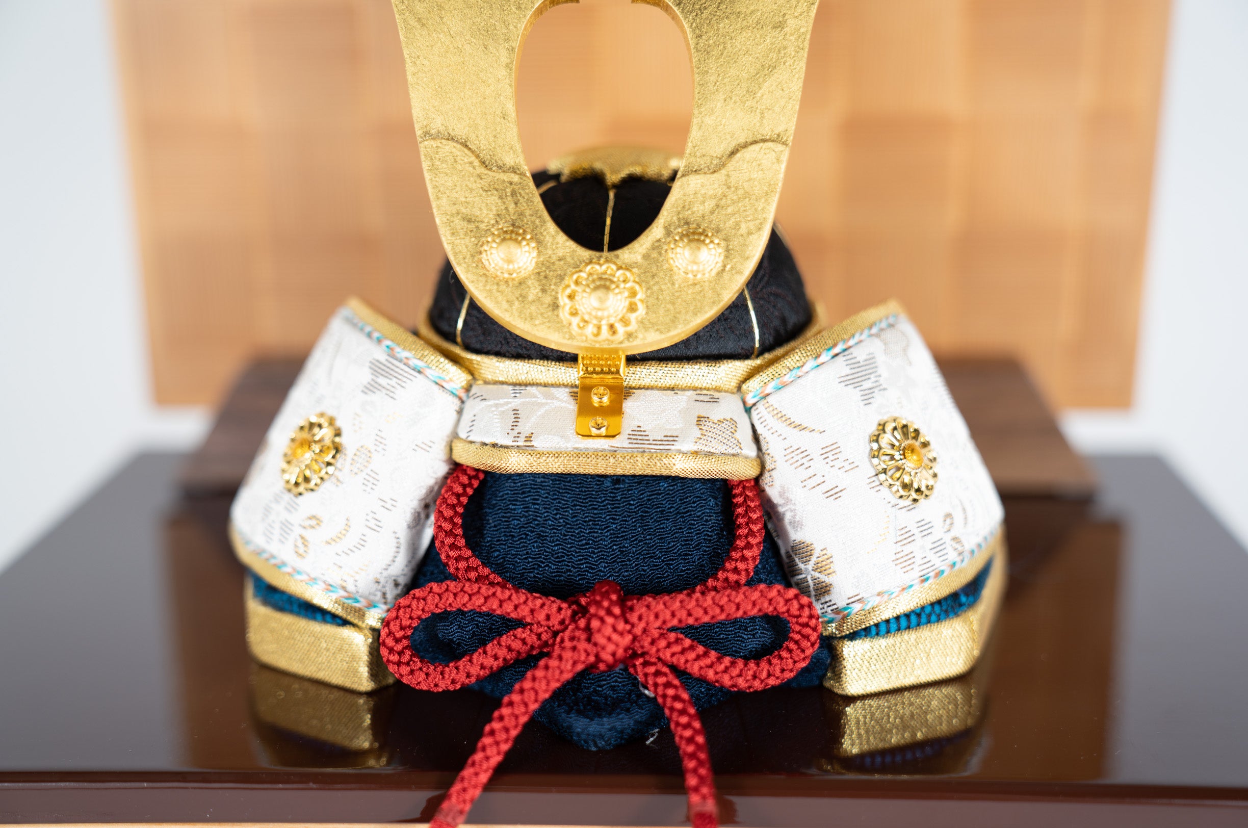 五月人形 宝輝 木目込み兜収納飾り(四角) 柿沼東光作