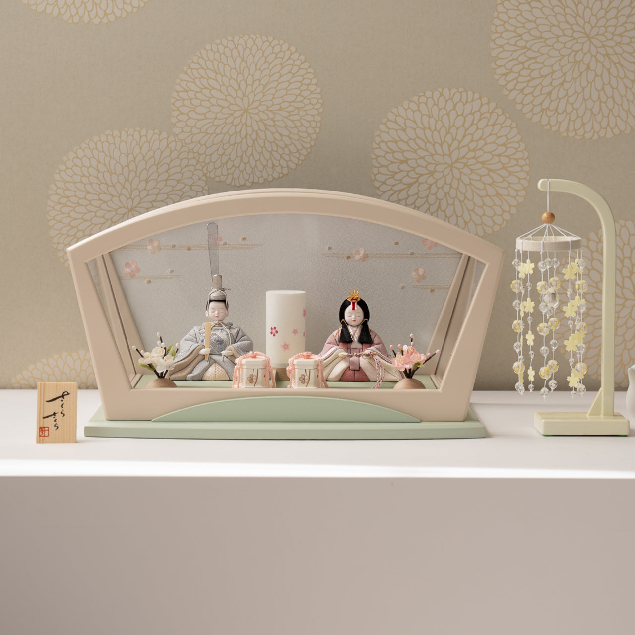 【雛人形・新作】扇型のケース飾り 