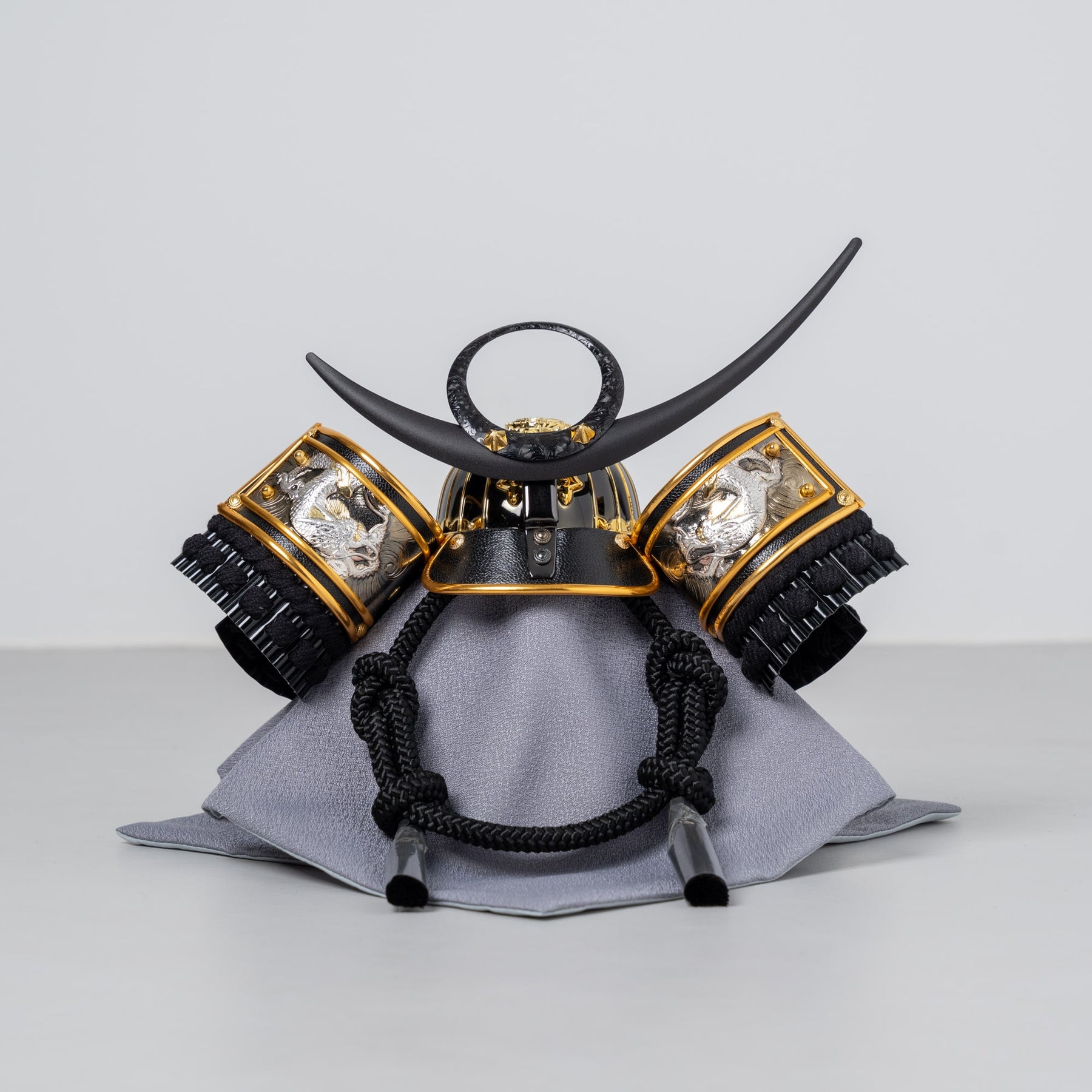 五月人形 千景 兜ケース 黒グレー 清秀作