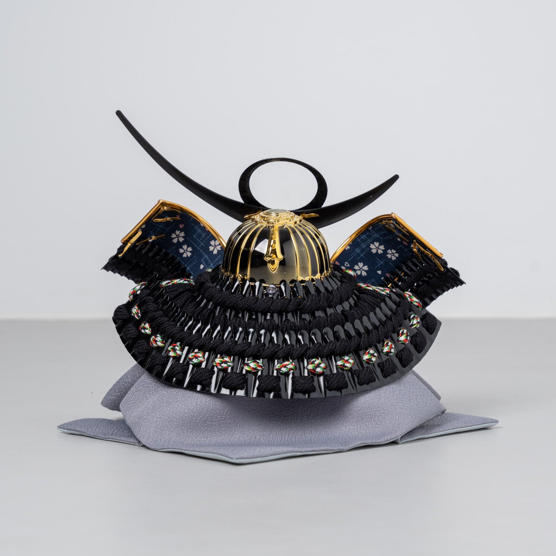 五月人形 千景 兜ケース 黒グレー 清秀作