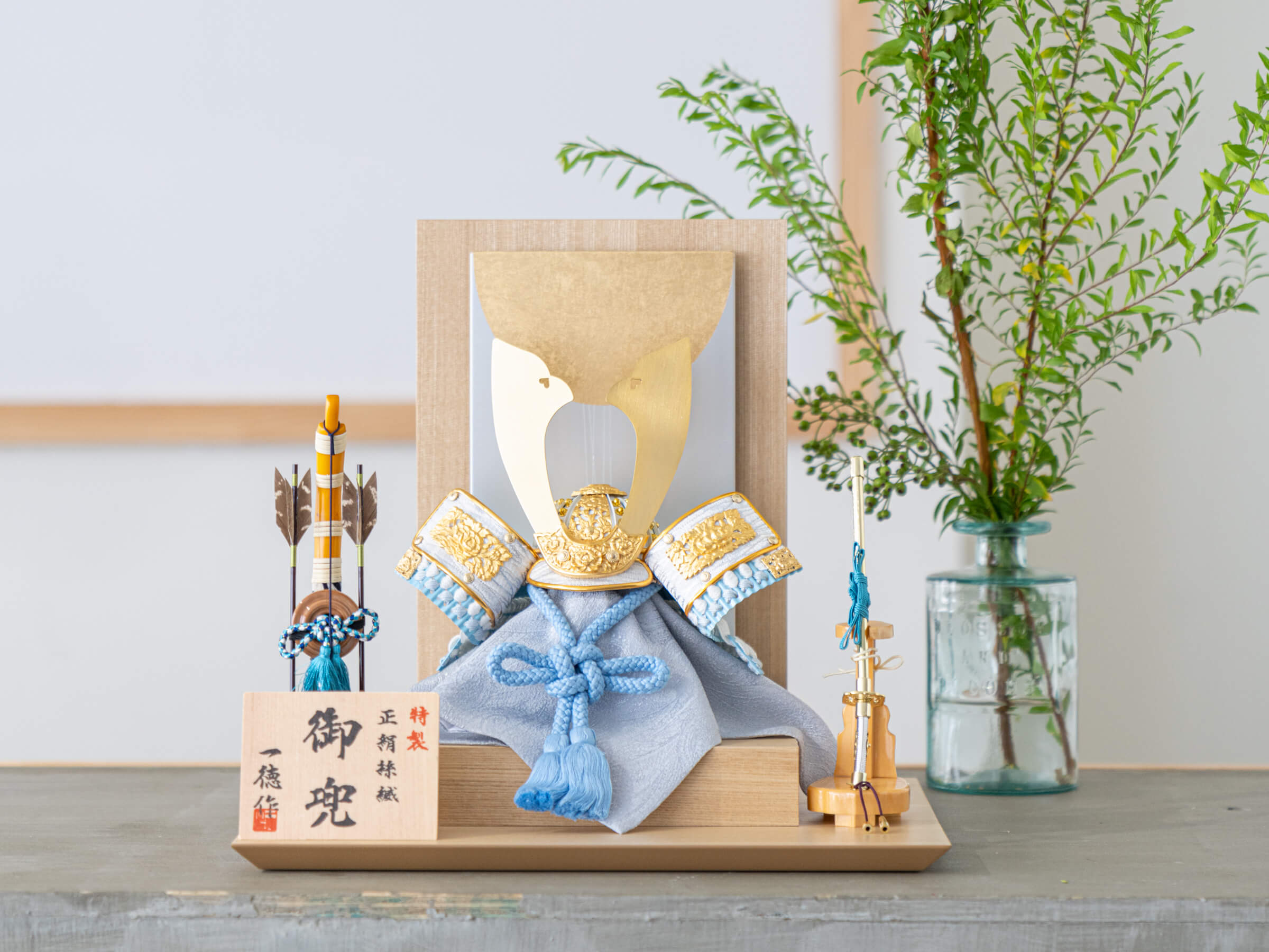 明光 兜飾り 8号 一徳作 白縹(しろはなだ)｜端午の節句 五月人形 兜