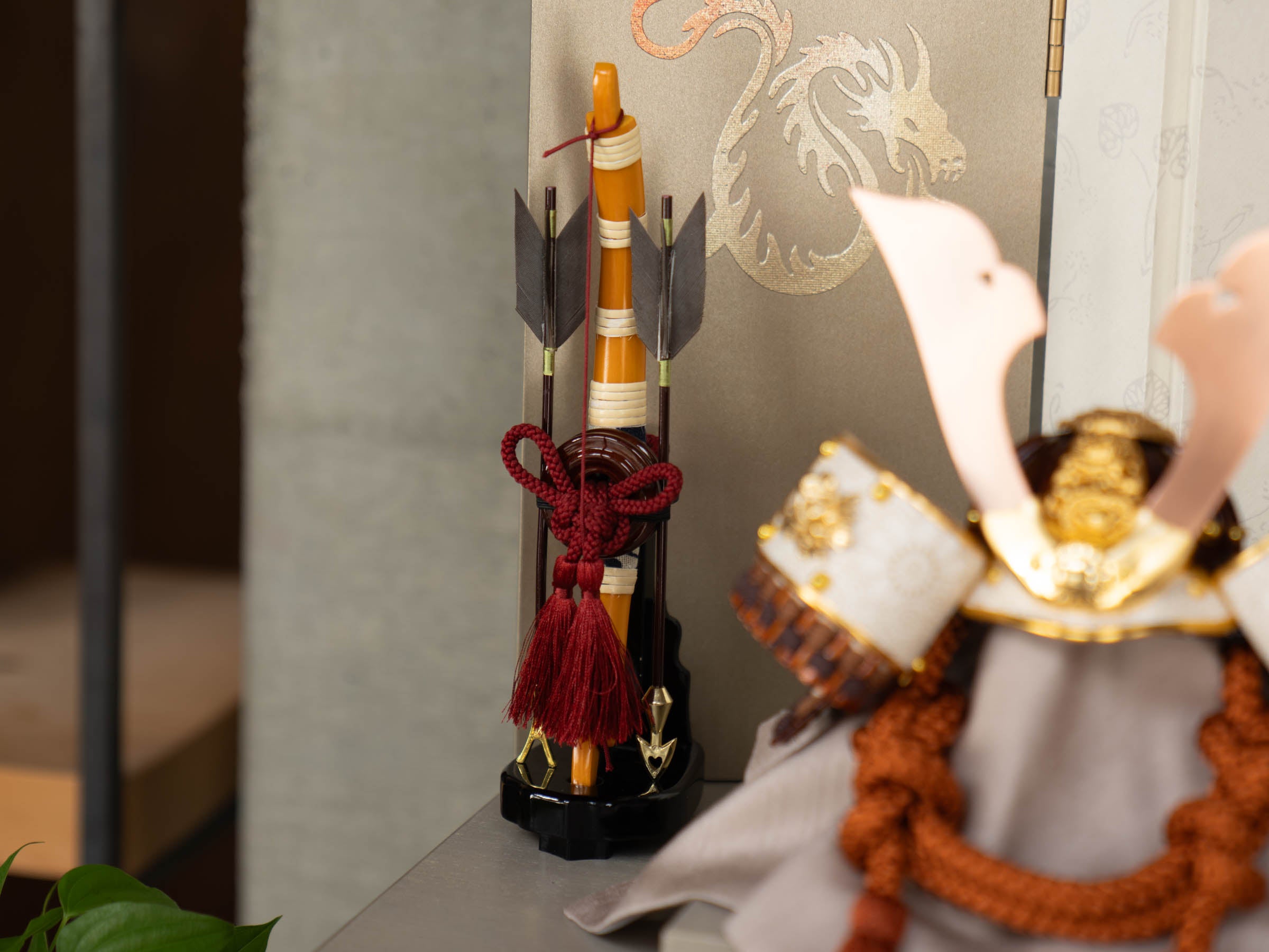 五月人形 葵収納飾り グレー 朱 7号 清秀作 白檀