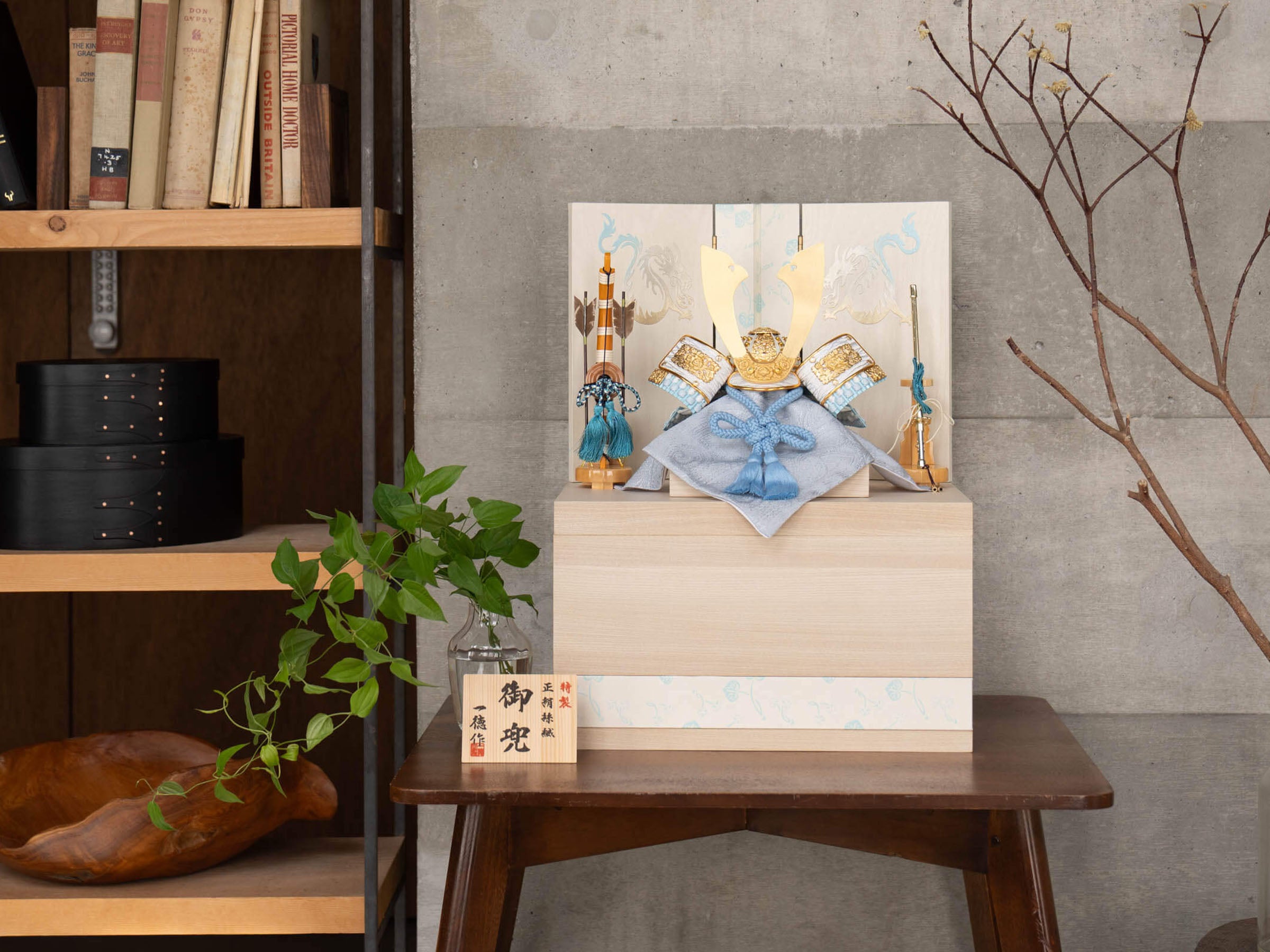 五月人形 葵収納飾り 白 ブルー 8号 一徳作 白縹色