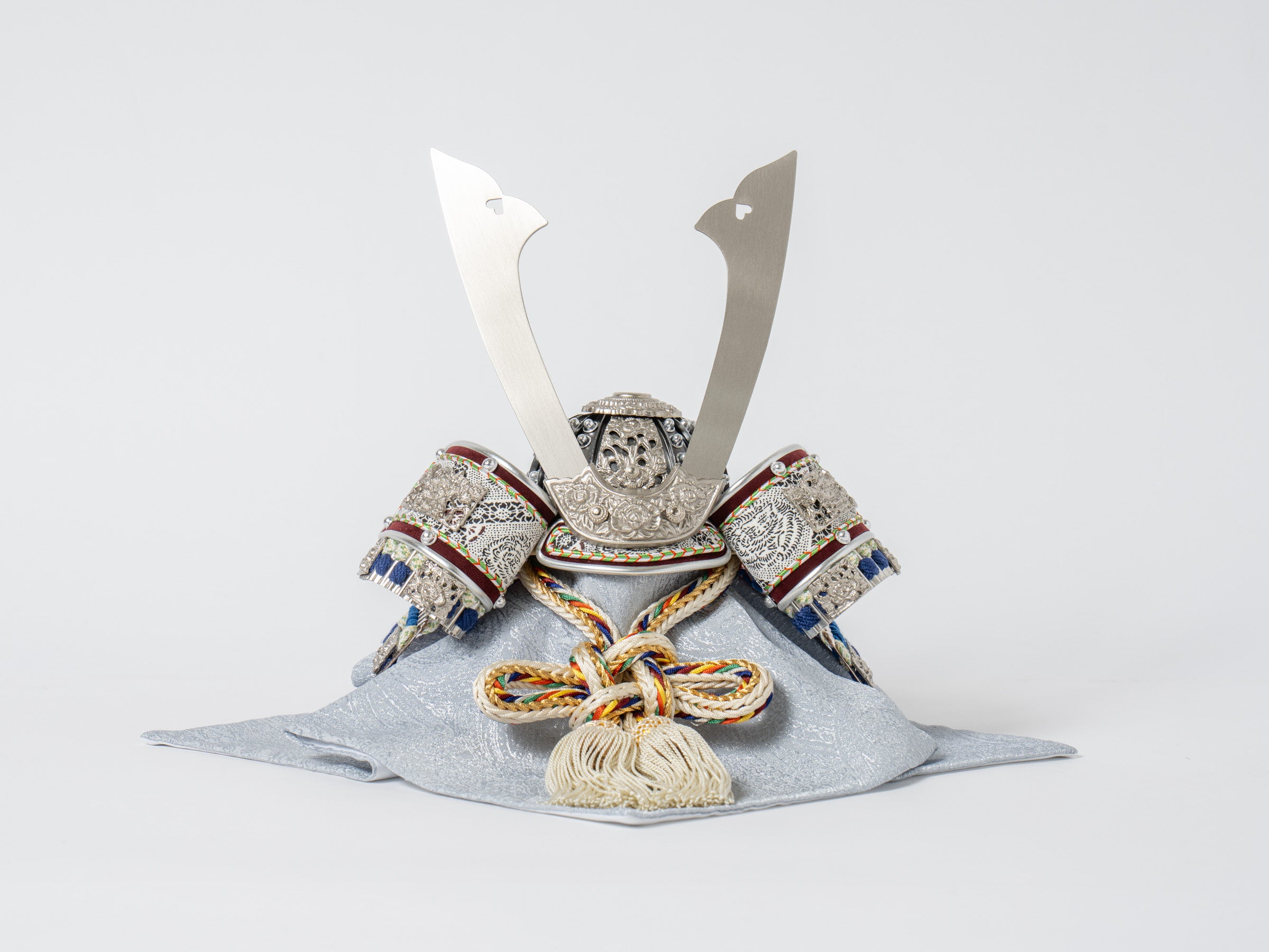 五月人形 葵収納飾り 白 ブルー 8号 一徳作 プラチナ
