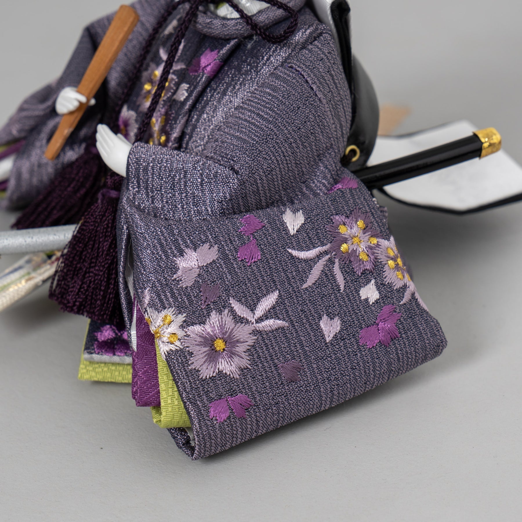 雛人形 和彩 人形ケース 白木 吉藤 紫ピンク刺繍