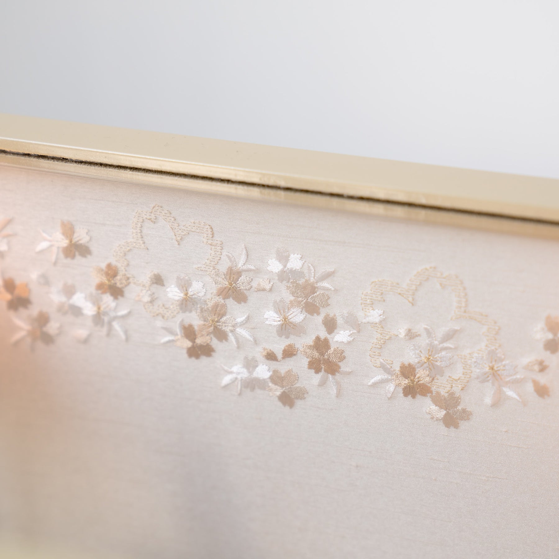 雛人形 貴和 人形ケース ベージュ 吉徳大光 正絹菊紋