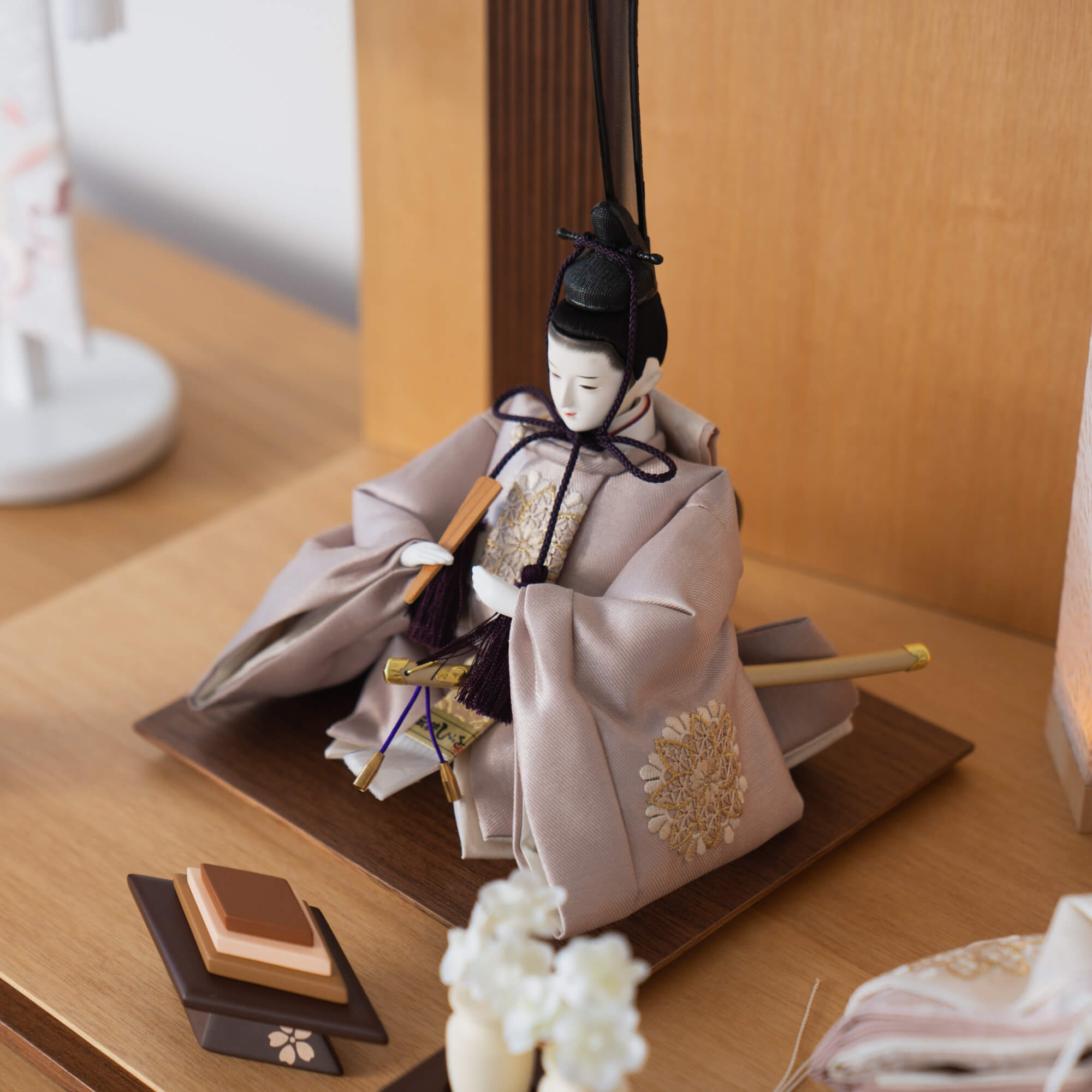 雛人形 凪彩平飾り ナチュラル ライトグレー刺繍 平安道翠