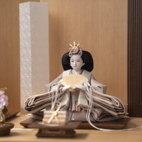 雛人形 凪彩平飾り ナチュラル 平安道翠 ブラウン鶴花刺繍