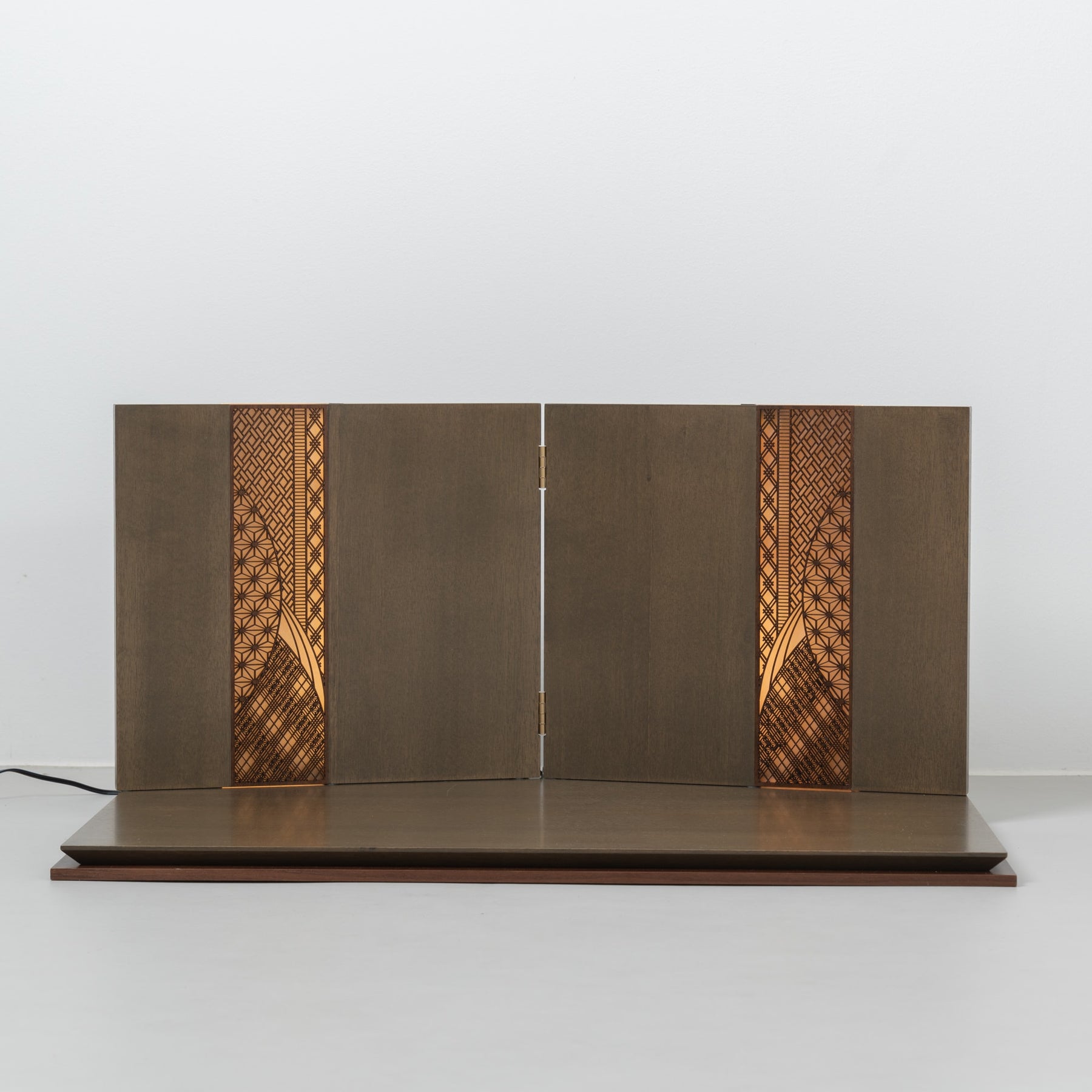 雛人形 煌彩平飾り グレー 平安道翠 正絹有職文様