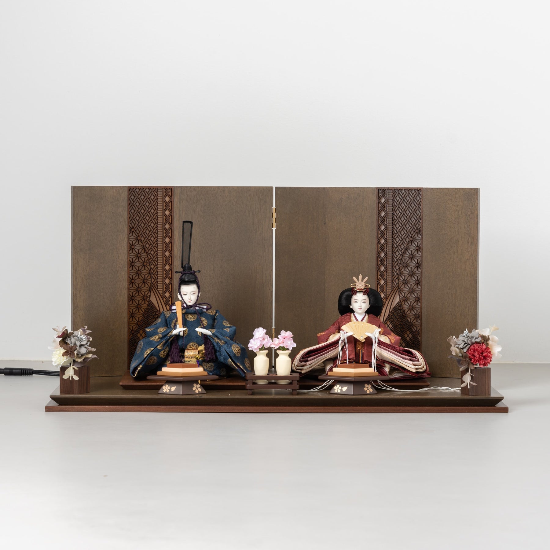 雛人形 煌彩平飾り グレー 平安道翠 正絹有職文様