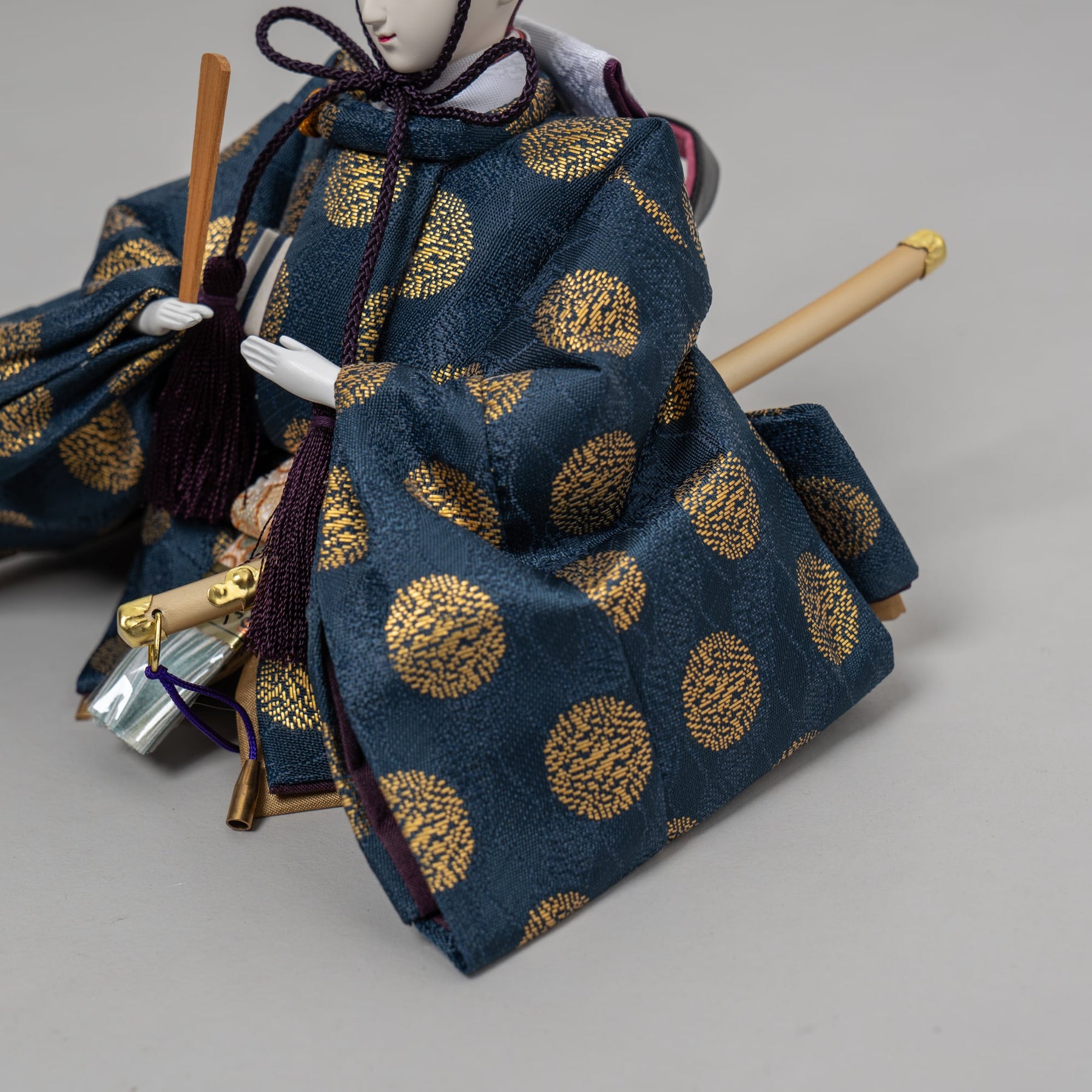 雛人形 煌彩平飾り グレー 平安道翠 正絹有職文様