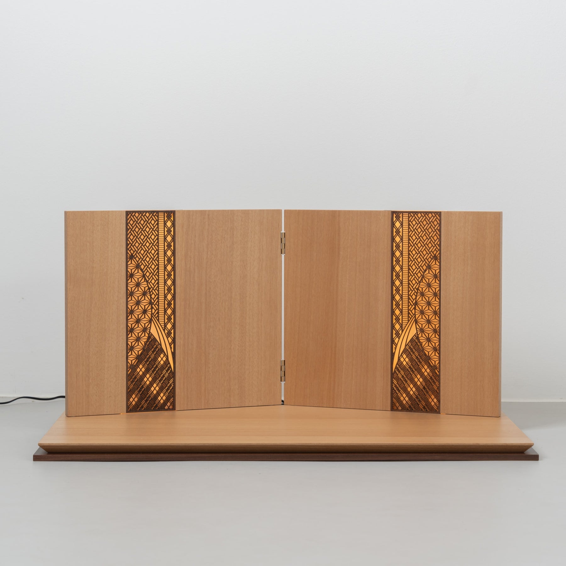 雛人形 煌彩平飾り ナチュラル ライトグレー刺繍 平安道翠