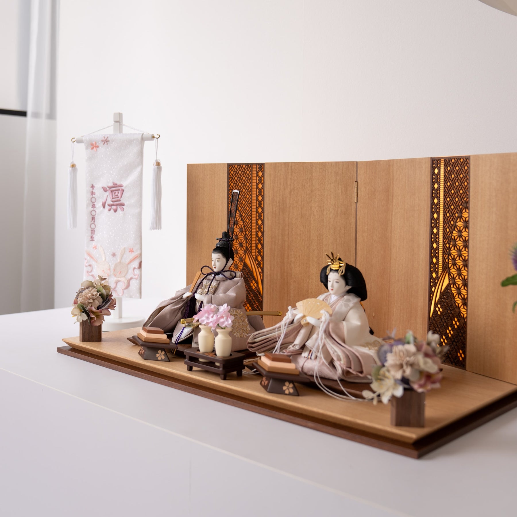 雛人形 煌彩平飾り ナチュラル ライトグレー刺繍 平安道翠