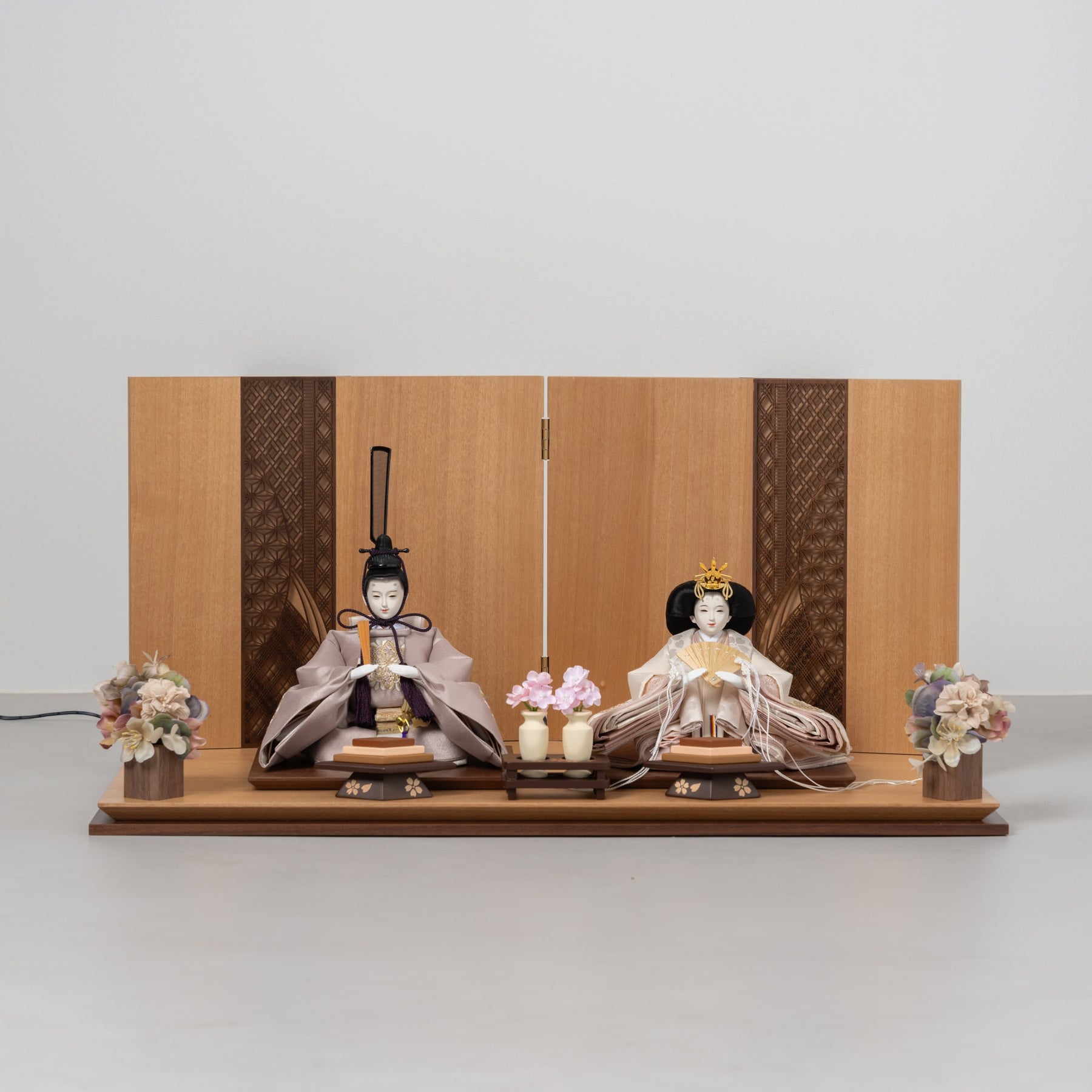 雛人形 煌彩平飾り ナチュラル ライトグレー刺繍 平安道翠