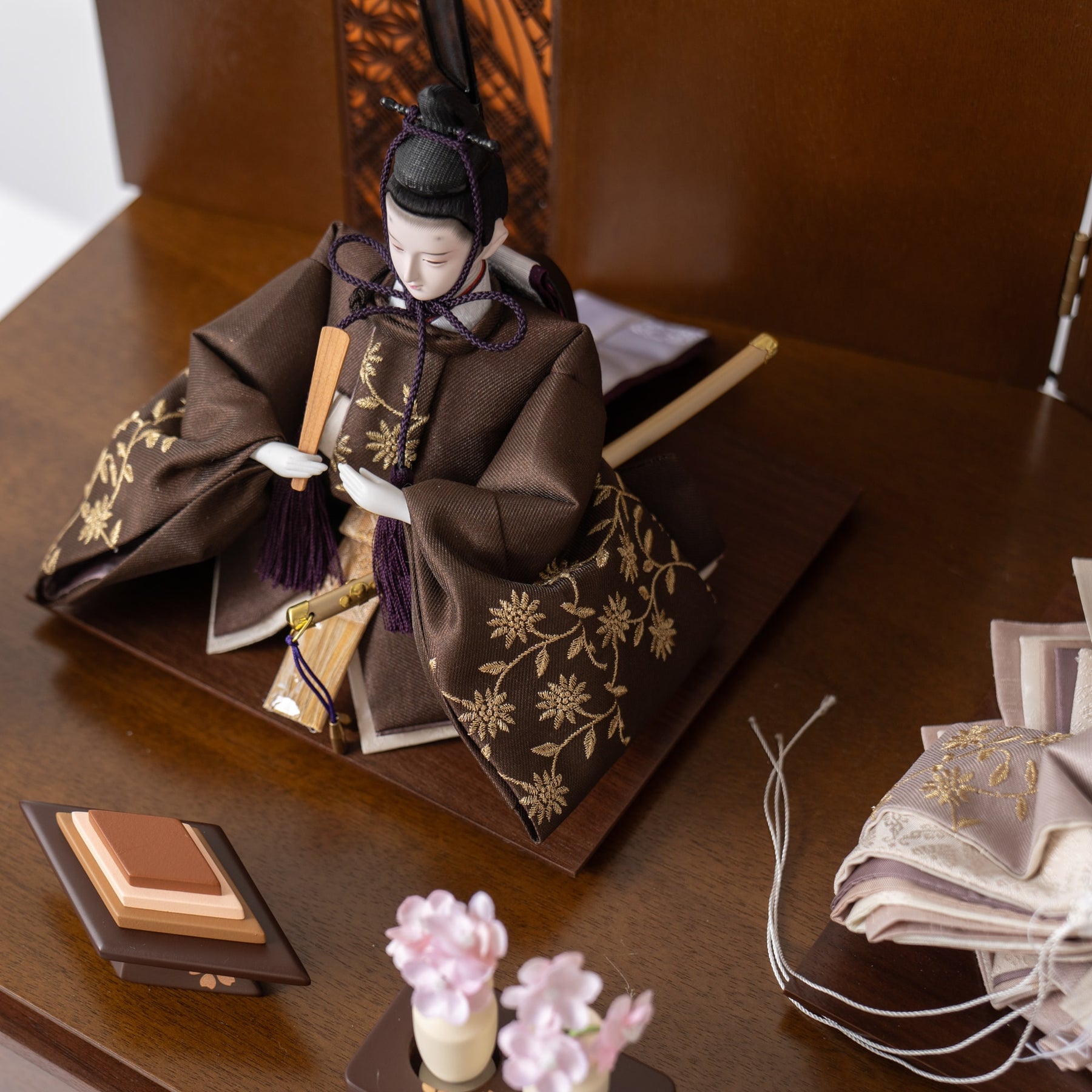 雛人形 煌彩収納飾り ブラウン 平安道翠 ブラウン鶴花刺繍