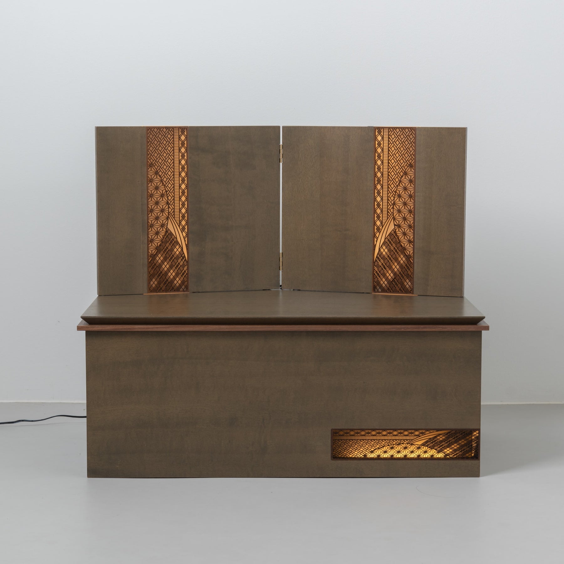 雛人形 煌彩収納飾り グレー 平安道翠 正絹有職文様