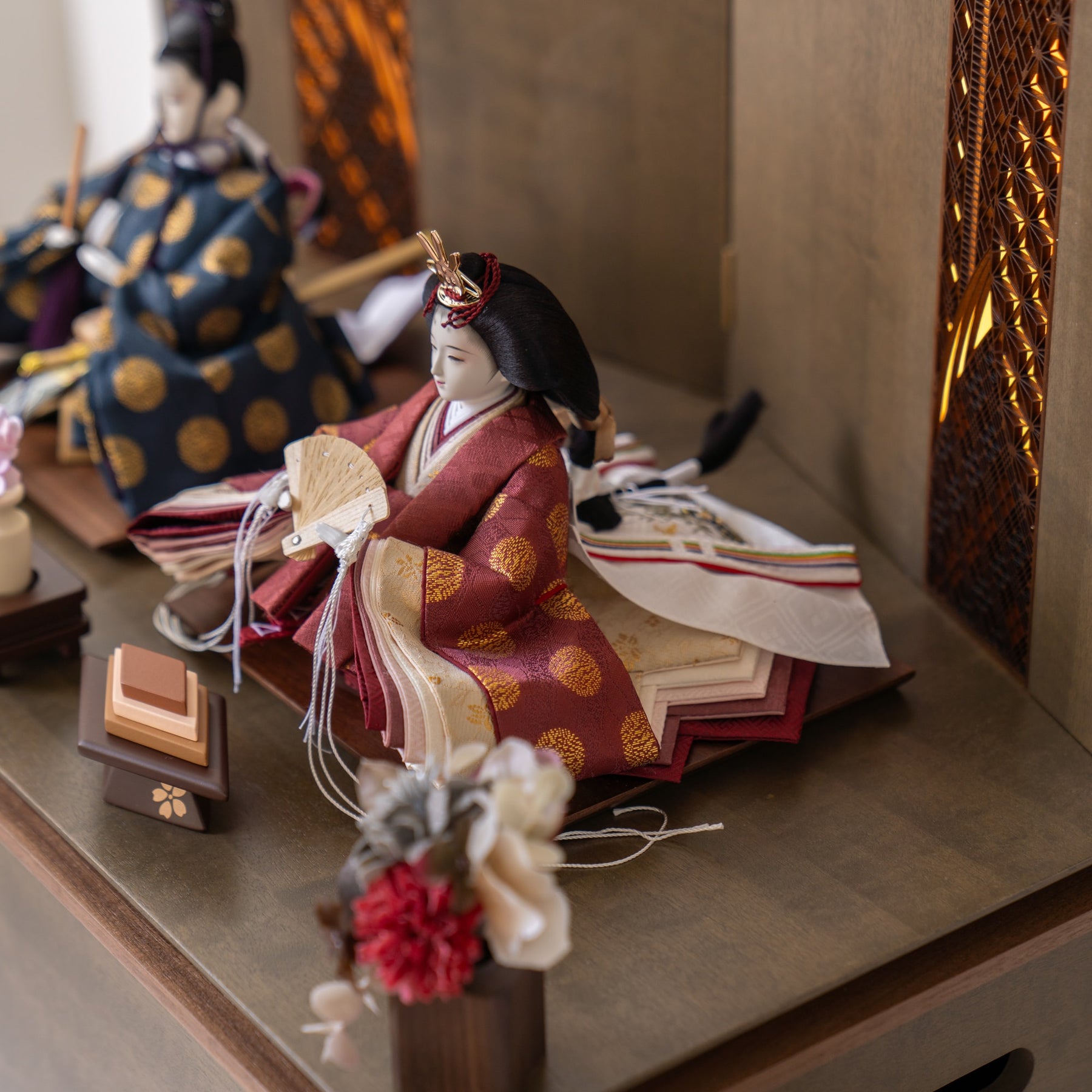 雛人形 煌彩収納飾り グレー 平安道翠 正絹有職文様