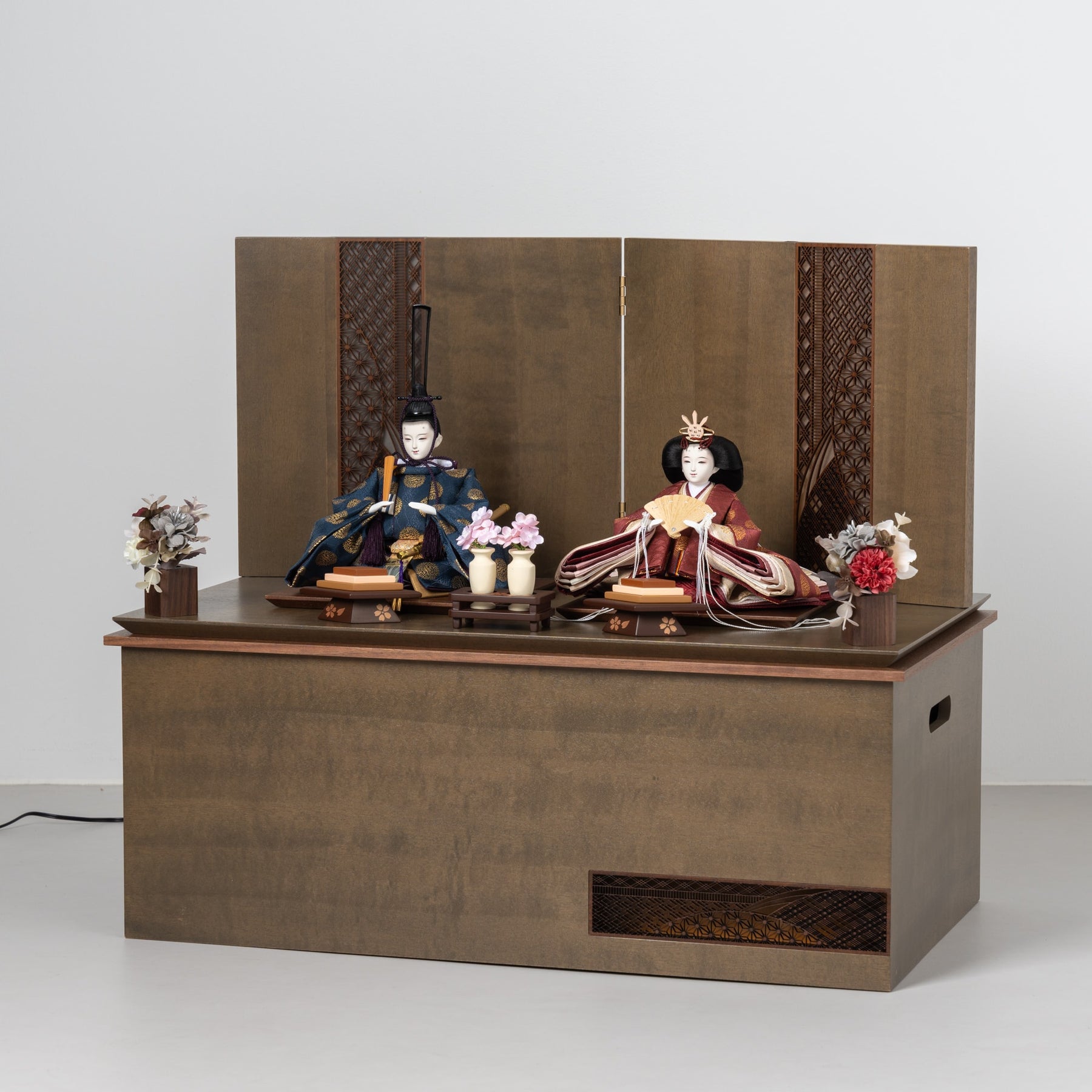 雛人形 煌彩収納飾り グレー 平安道翠 正絹有職文様