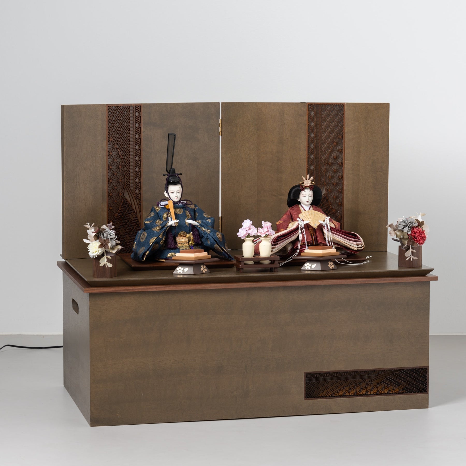 雛人形 煌彩収納飾り グレー 平安道翠 正絹有職文様