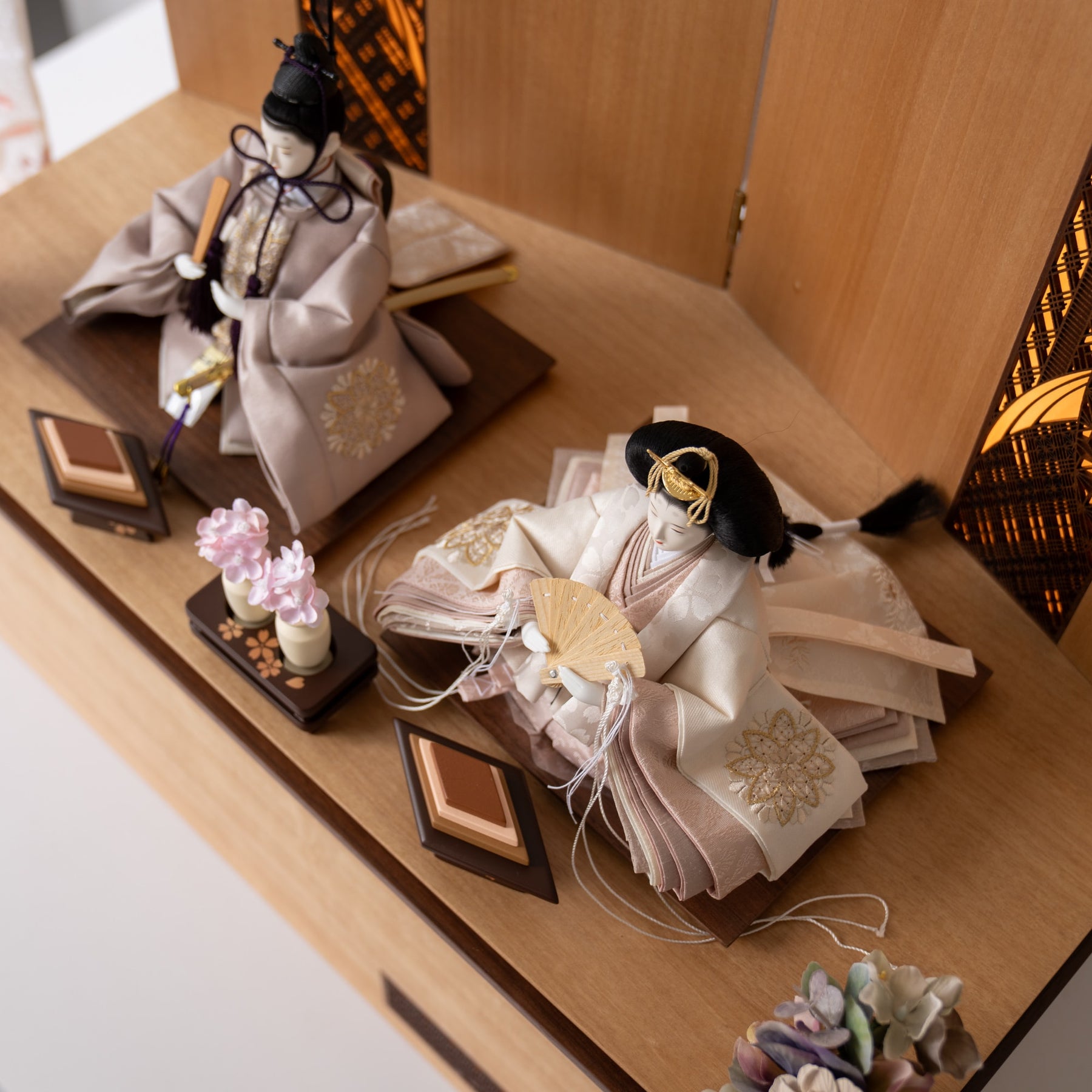 雛人形 煌彩収納飾り ナチュラル ライトグレー刺繍 平安道翠