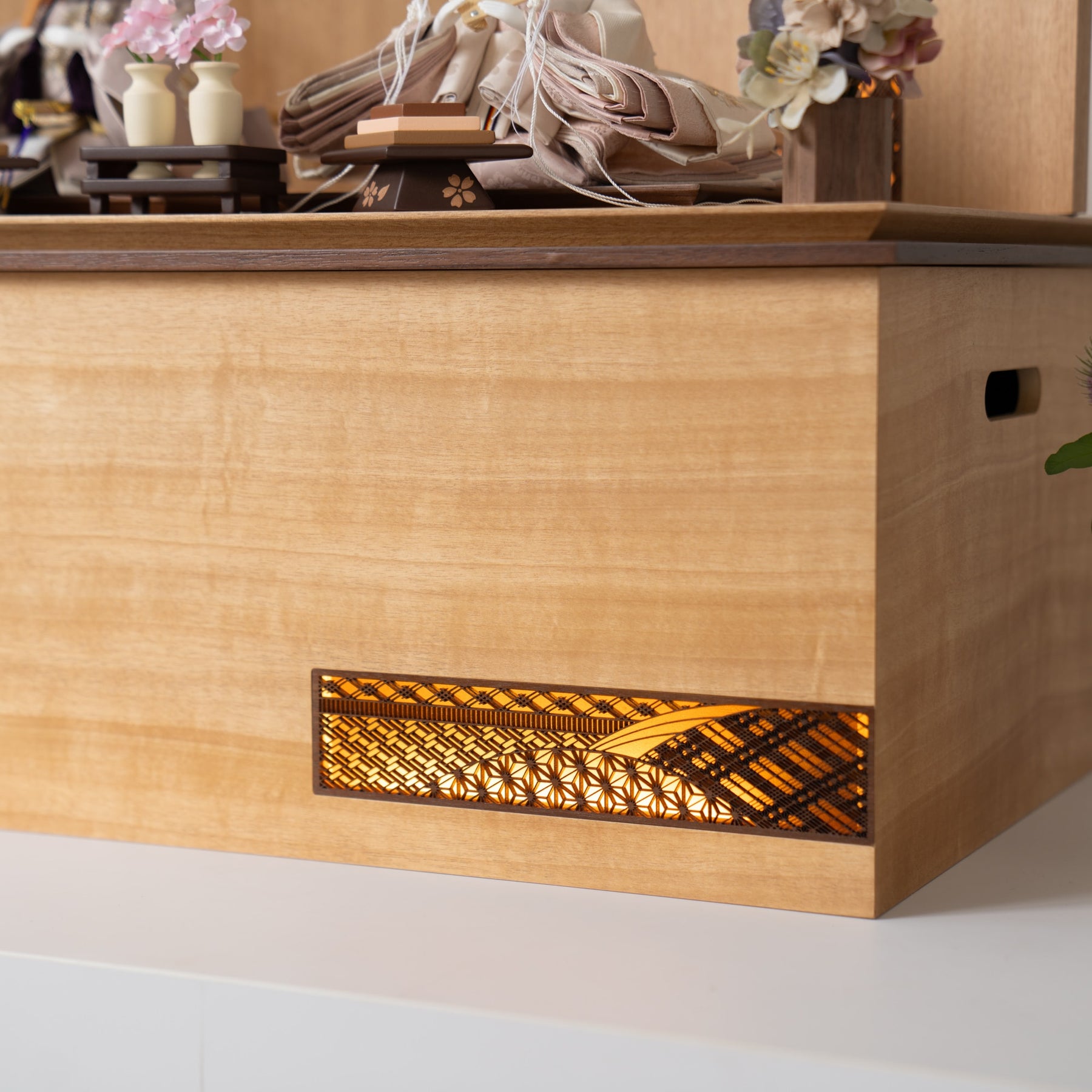 雛人形 煌彩収納飾り ナチュラル ライトグレー刺繍 平安道翠