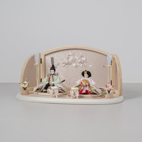 雛人形 ひなも平飾り 木目白 吉藤 雪輪桜刺繍