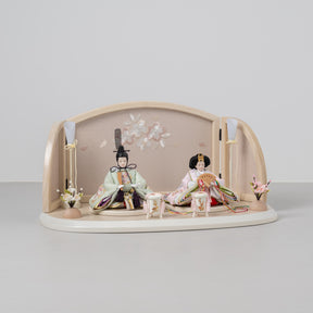 雛人形 ひなも平飾り 木目白 吉藤 雪輪桜刺繍