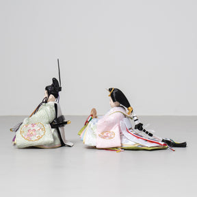 雛人形 ひなも平飾り 木目白 吉藤 雪輪桜刺繍