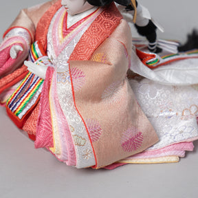 雛人形 ひなも平飾り 木目白 吉徳大光 正絹丸松文様