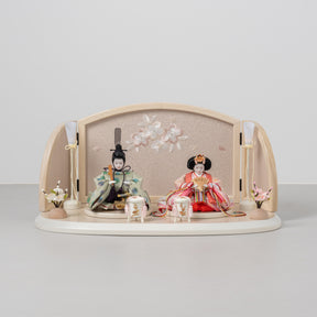 雛人形 ひなも平飾り 木目白 吉徳大光 正絹丸松文様