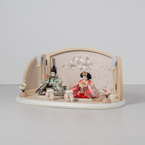 雛人形 ひなも平飾り 木目白 吉徳大光 正絹丸松文様