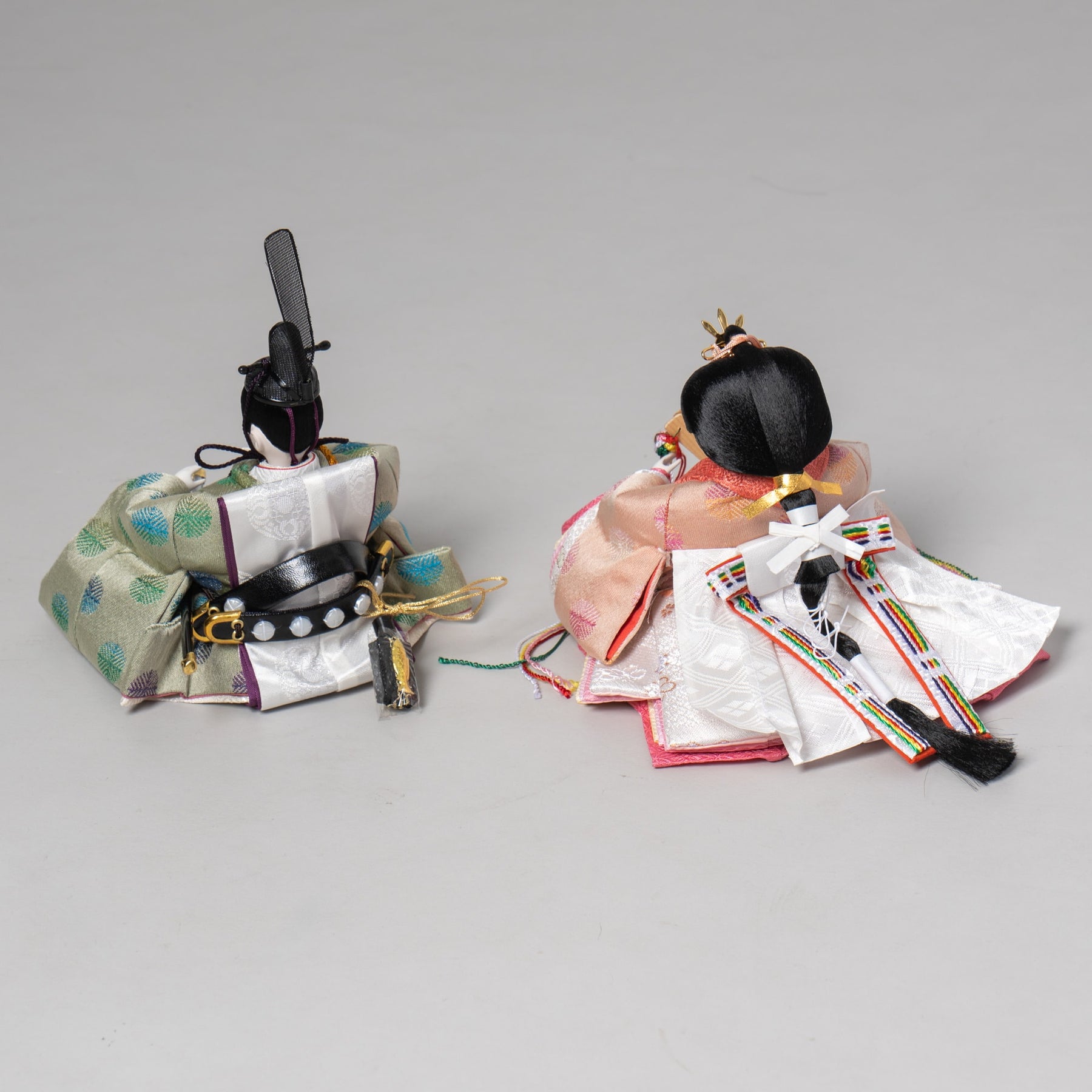 雛人形 ひなも平飾り 木目白 吉徳大光 正絹丸松文様