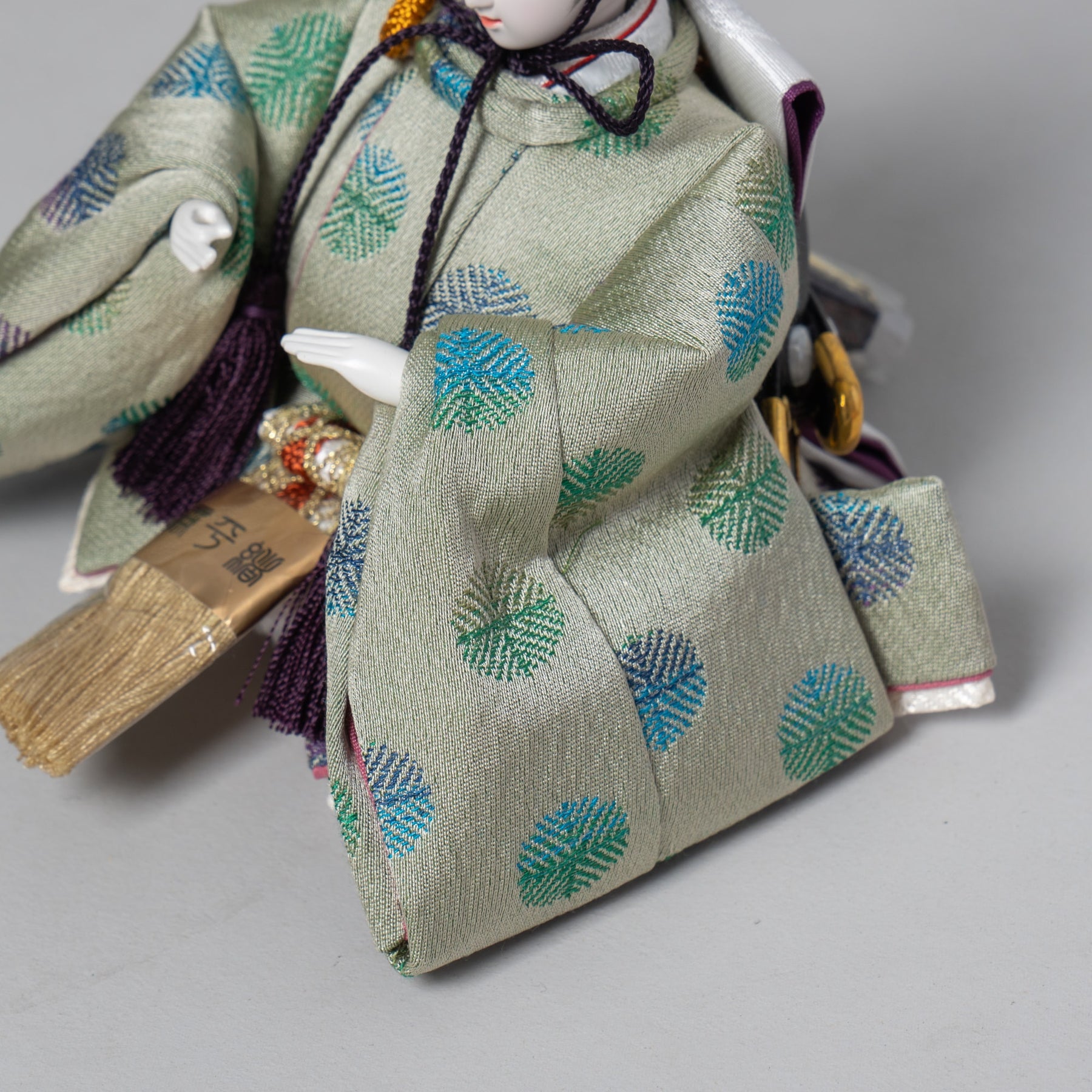 雛人形 ひなも平飾り 木目白 吉徳大光 正絹丸松文様